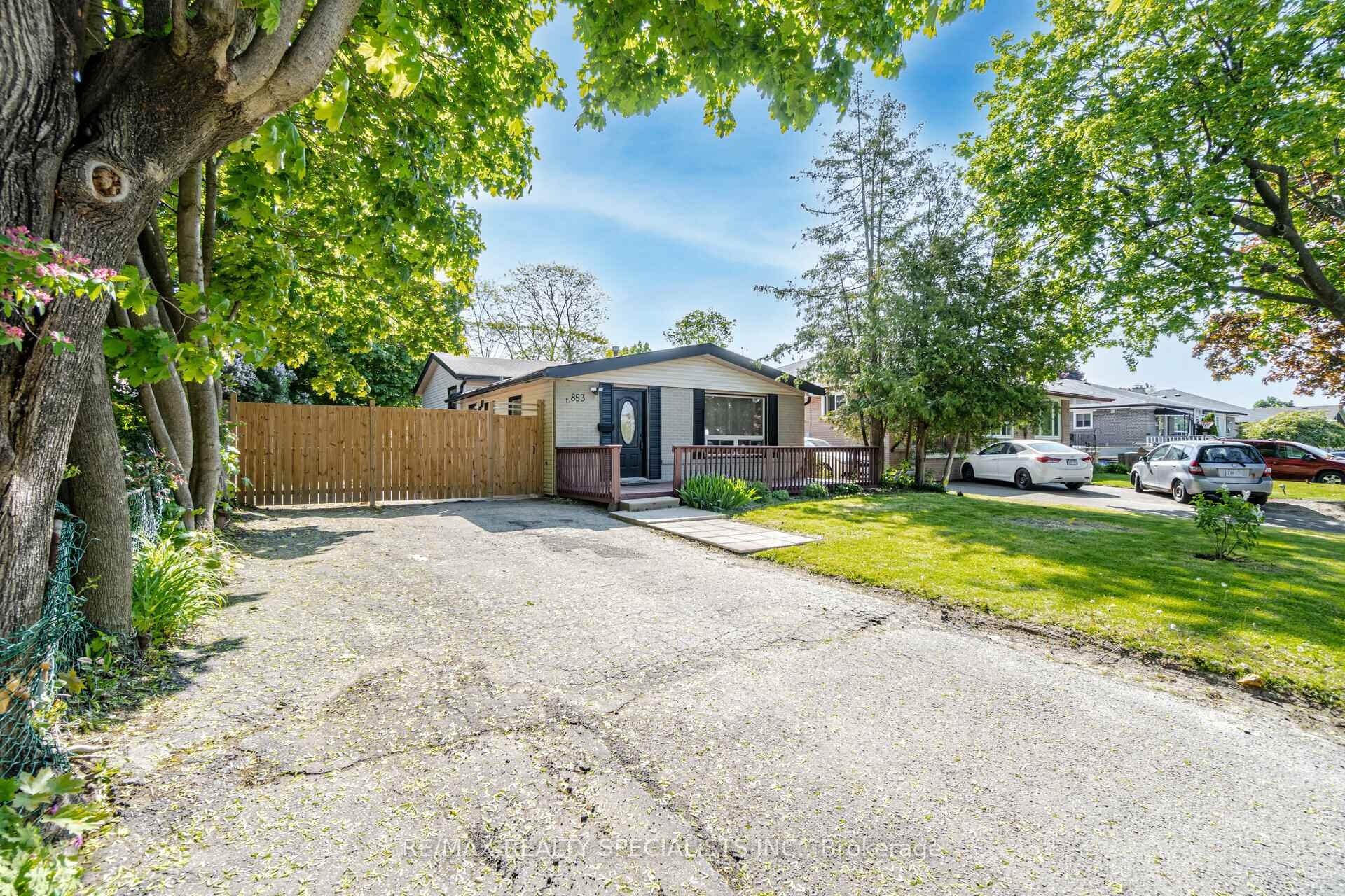 Photo 3 of 853 Bem Avenue, Pickering, Bay Ridges — HOMEH