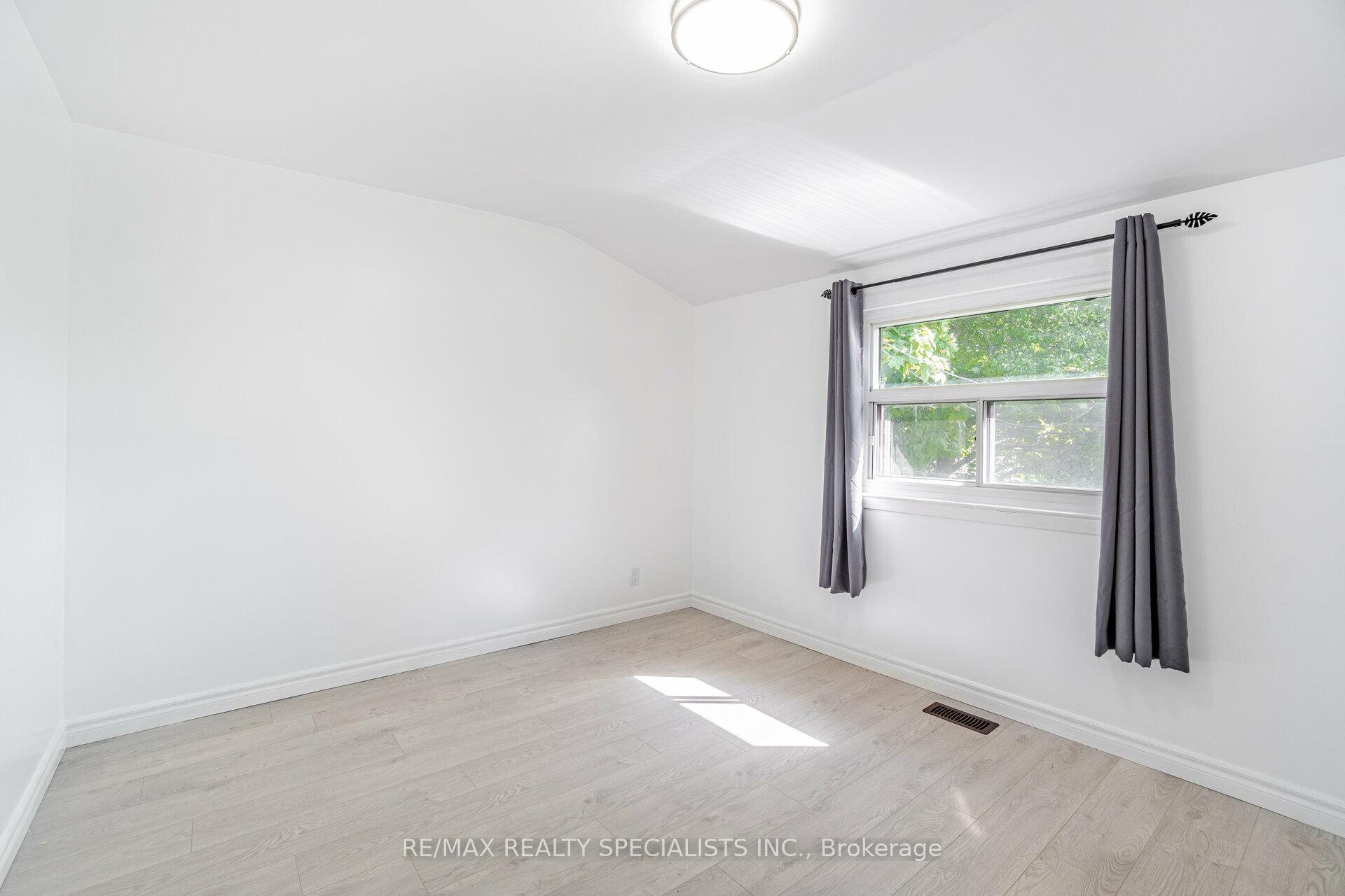 Photo 20 of 853 Bem Avenue, Pickering, Bay Ridges — HOMEH
