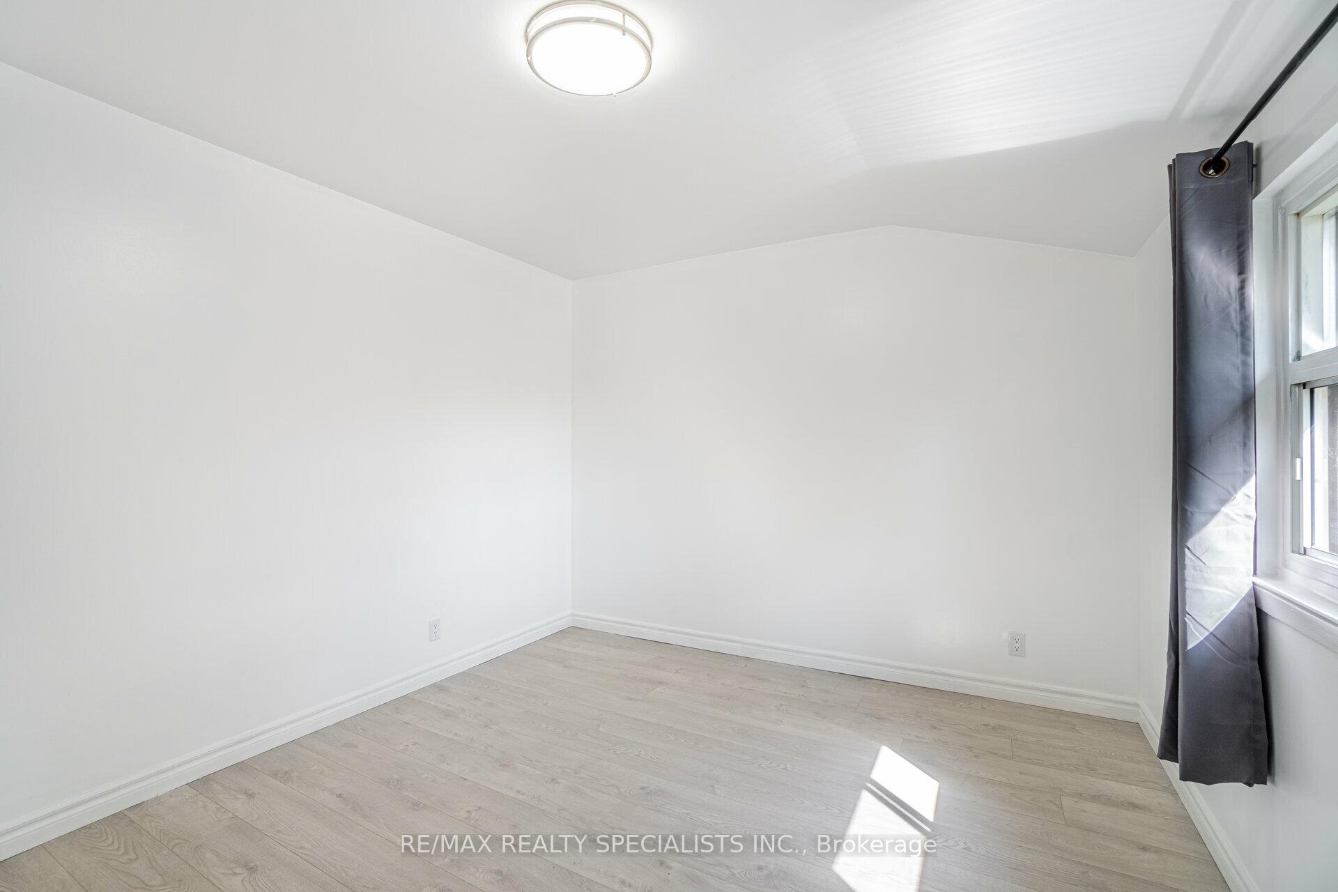 Photo 21 of 853 Bem Avenue, Pickering, Bay Ridges — HOMEH