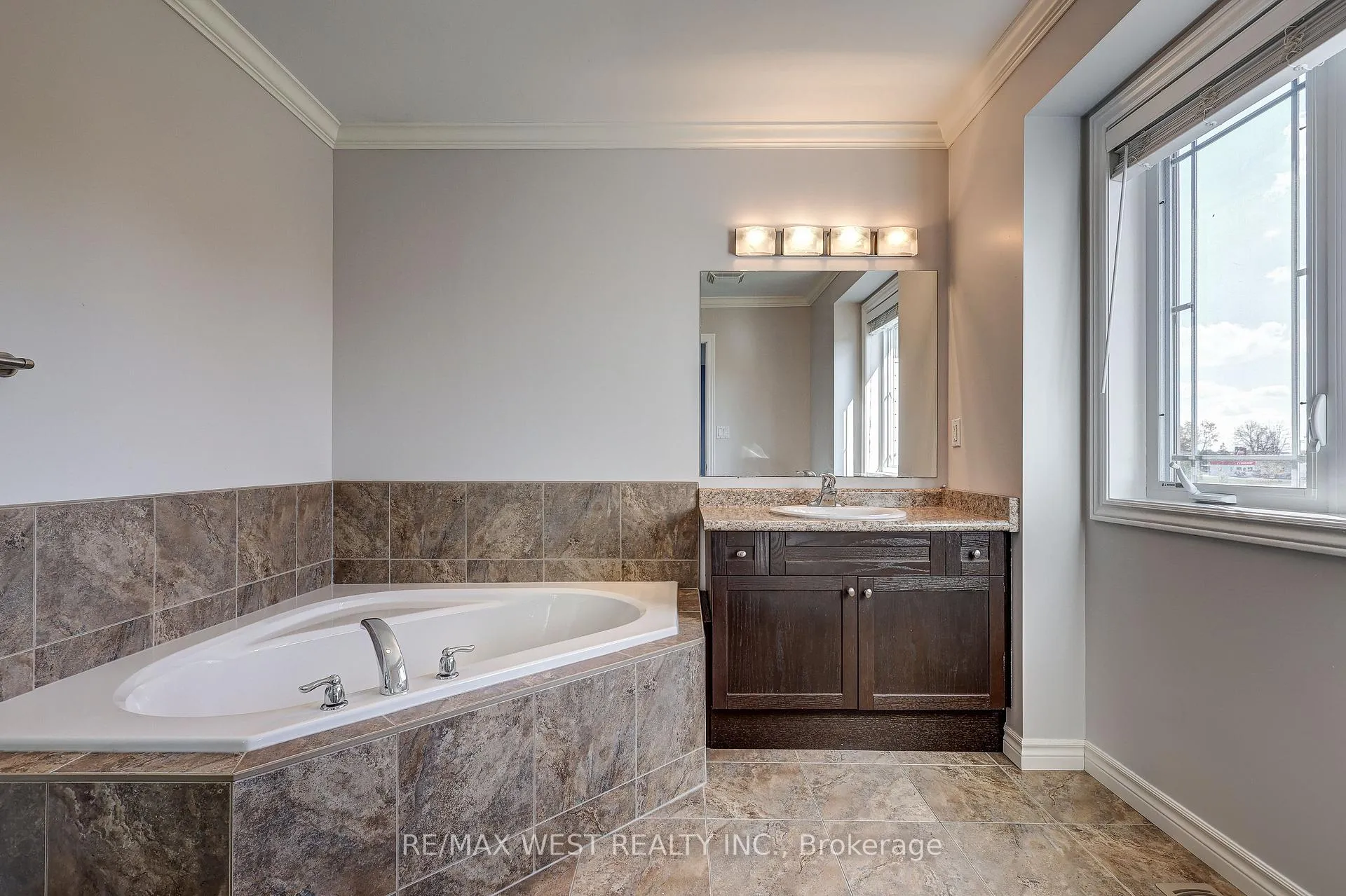 Photo 26 of 63 Havenwood Street, Middlesex Centre, Ilderton — HOMEH