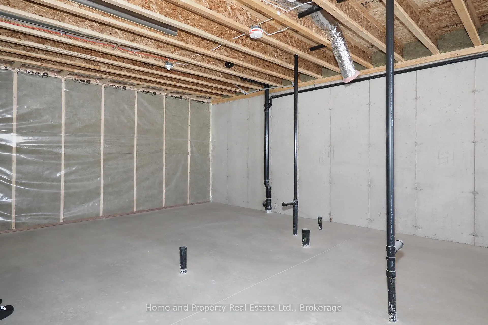 Photo 32 of 112 Bedell Drive, Mapleton, Rural Mapleton — HOMEH