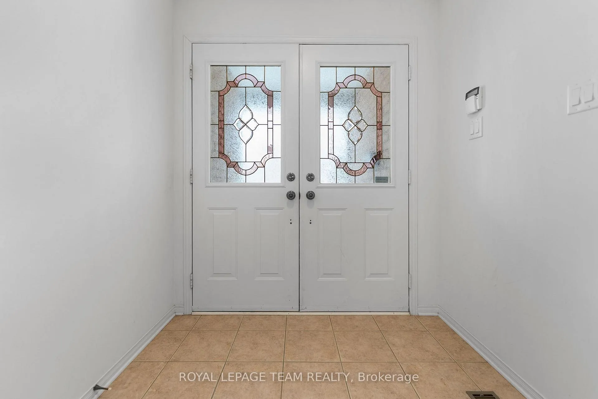 Photo 3 of 13 Melville Road, Arnprior — HOMEH