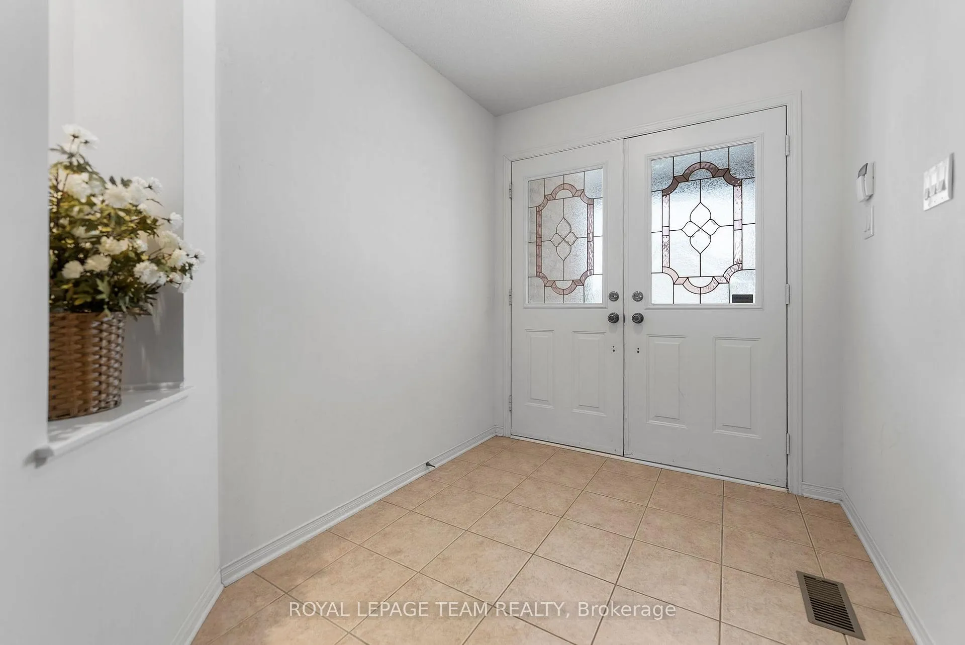 Photo 4 of 13 Melville Road, Arnprior — HOMEH