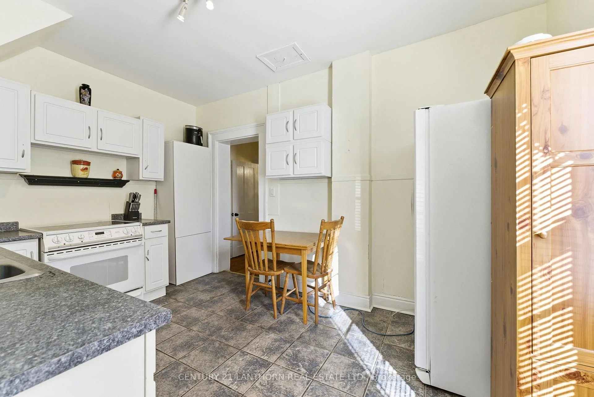 Photo 8 of 48 Queen Street, Quinte West, Trenton Ward — HOMEH