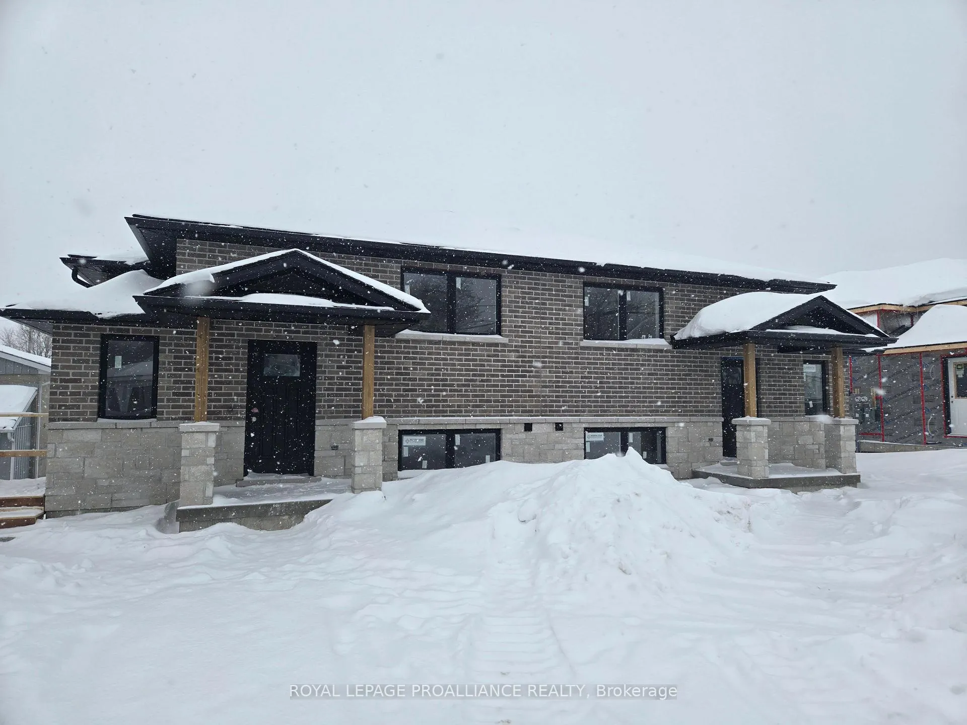 Photo 1 of Unit 4, 92 Lywood Street, Belleville, Thurlow Ward — HOMEH