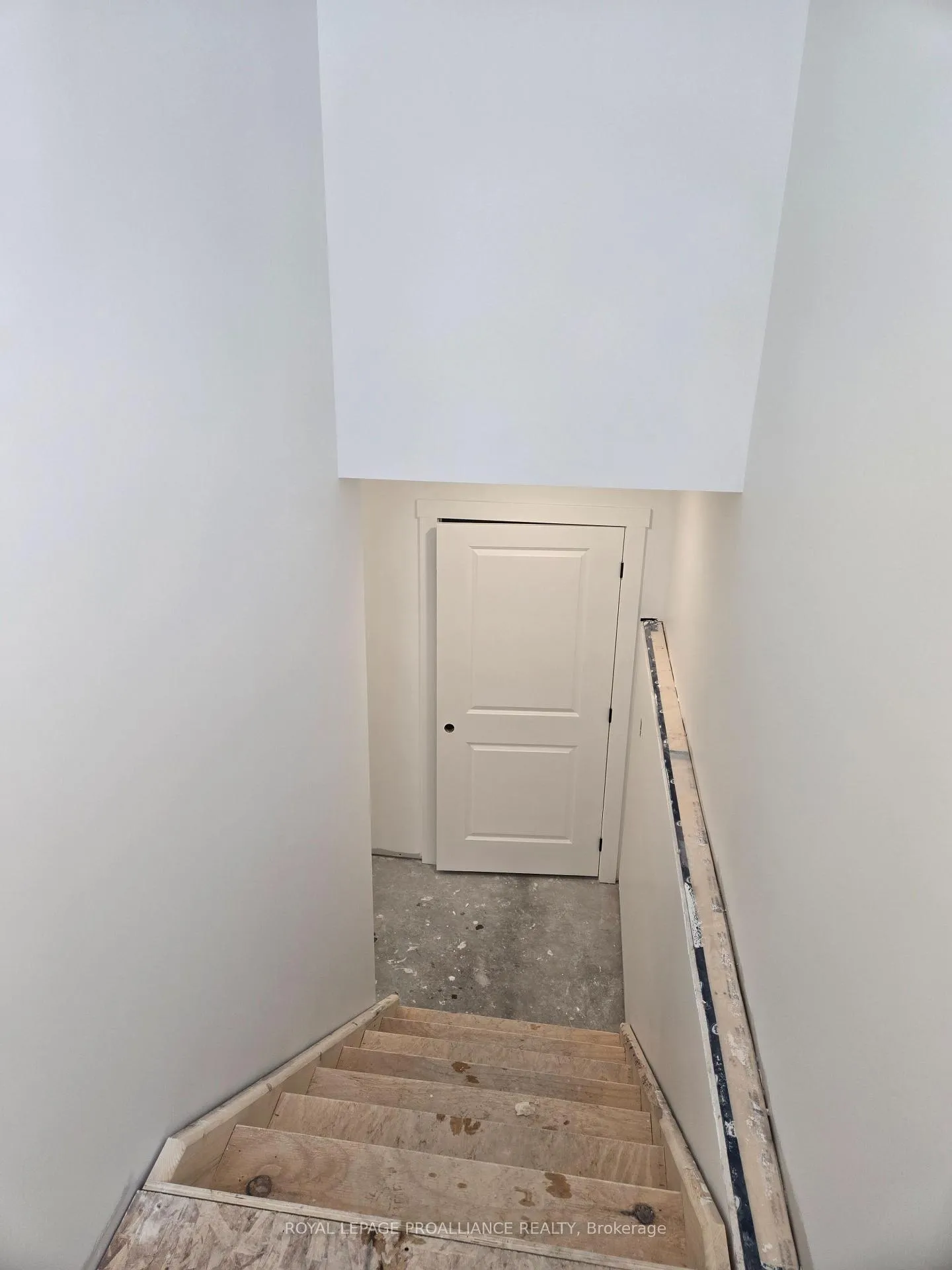 Photo 2 of Unit 4, 92 Lywood Street, Belleville, Thurlow Ward — HOMEH