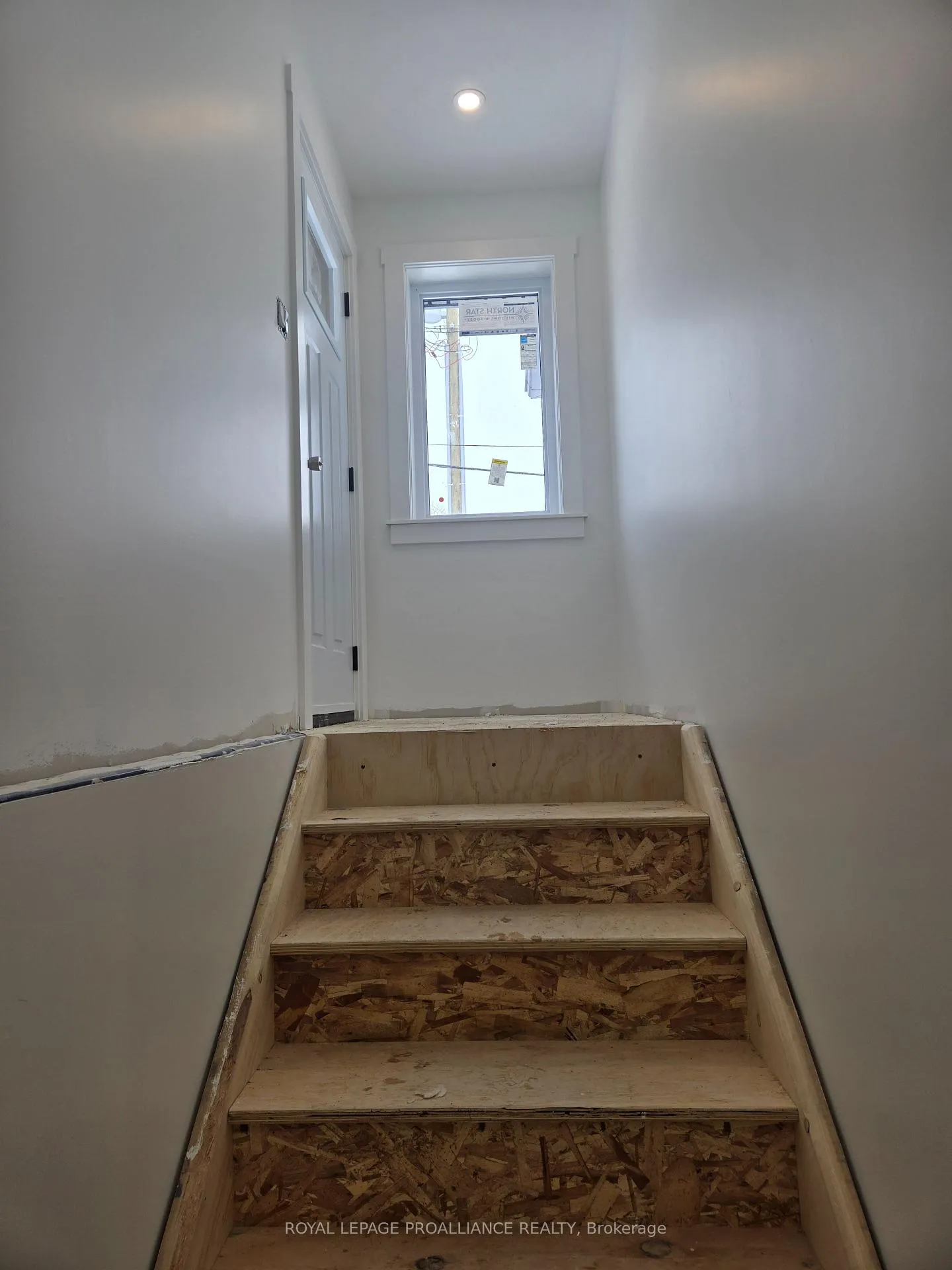 Photo 3 of Unit 4, 92 Lywood Street, Belleville, Thurlow Ward — HOMEH
