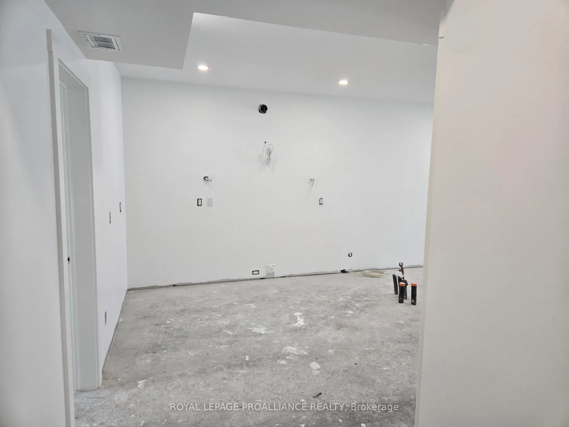 Photo 8 of Unit 4, 92 Lywood Street, Belleville, Thurlow Ward — HOMEH