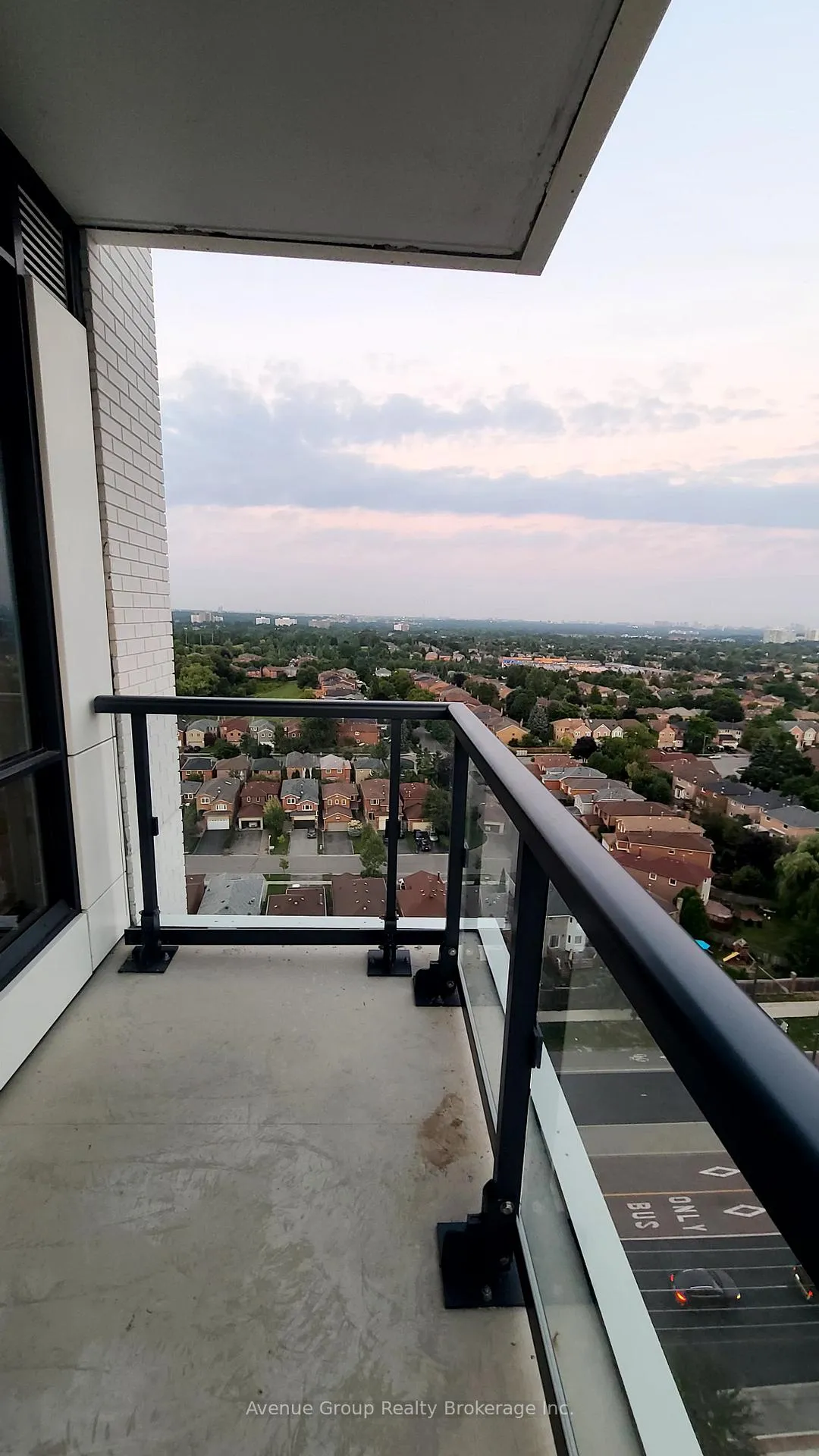 Photo 3 of Unit B-1510, 7950 Bathurst Street, Vaughan, Beverley Glen — HOMEH