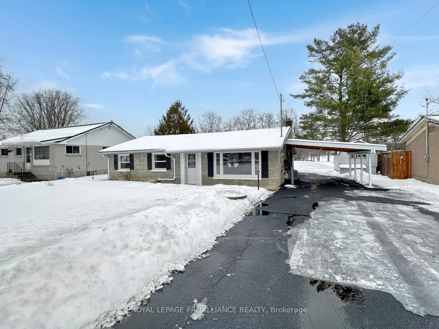 Photo 2 of 40 Ashley Street, Belleville, Thurlow Ward — HOMEH
