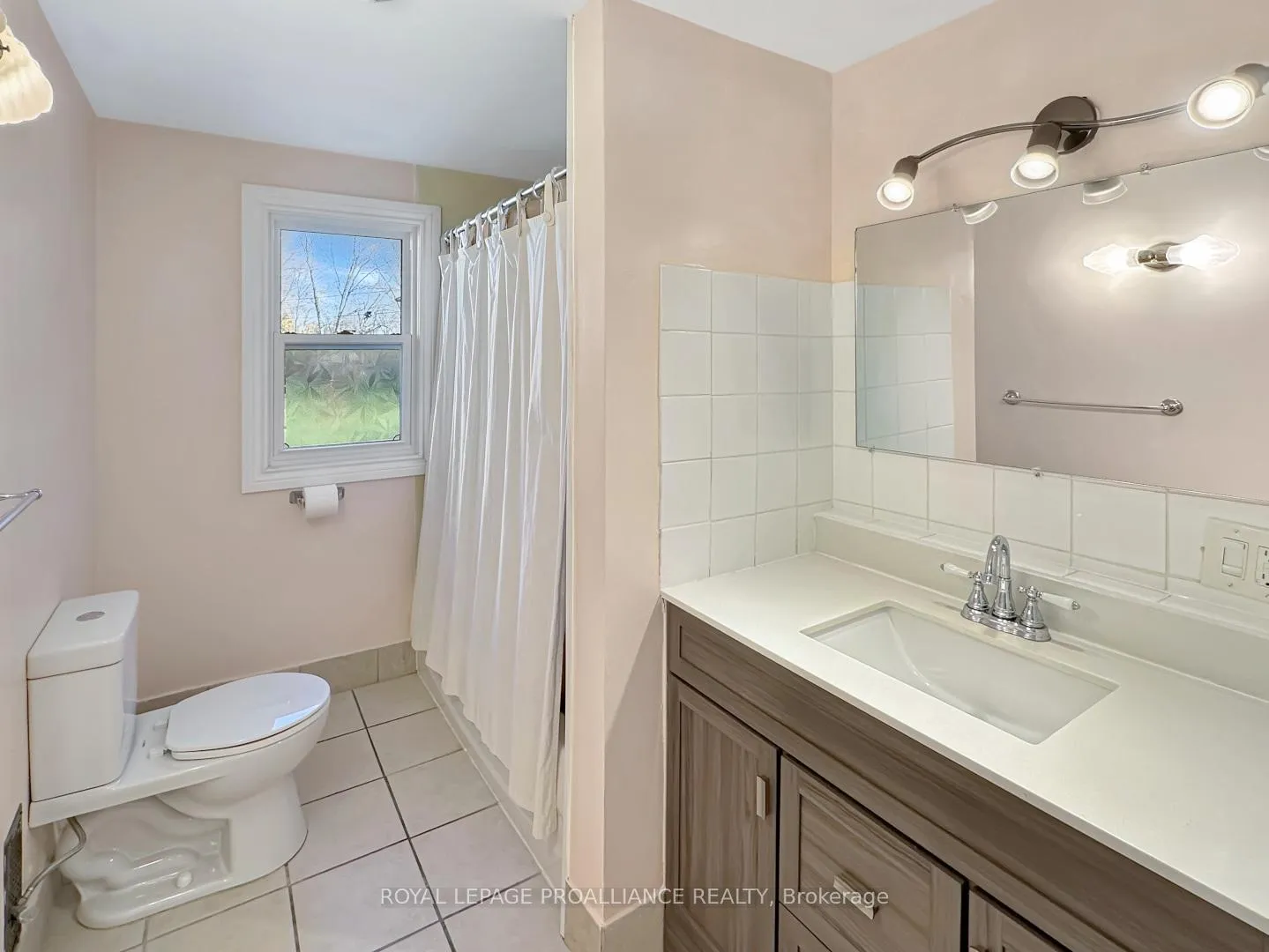 Photo 19 of 40 Ashley Street, Belleville, Thurlow Ward — HOMEH