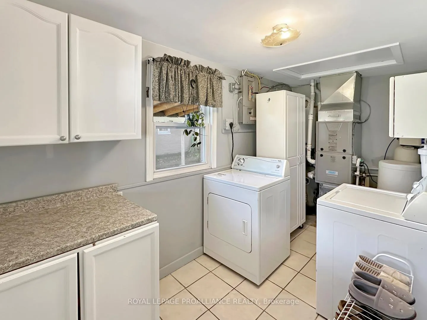 Photo 21 of 40 Ashley Street, Belleville, Thurlow Ward — HOMEH