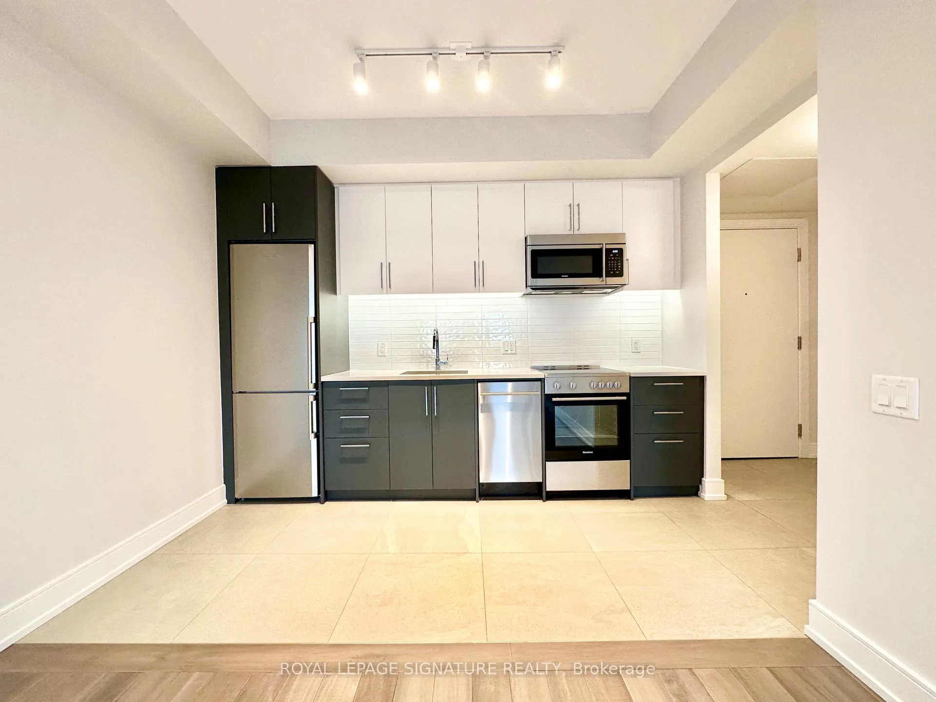 Photo 8 of Unit 411, 2525 Bathurst Street, Toronto, Forest Hill North — HOMEH