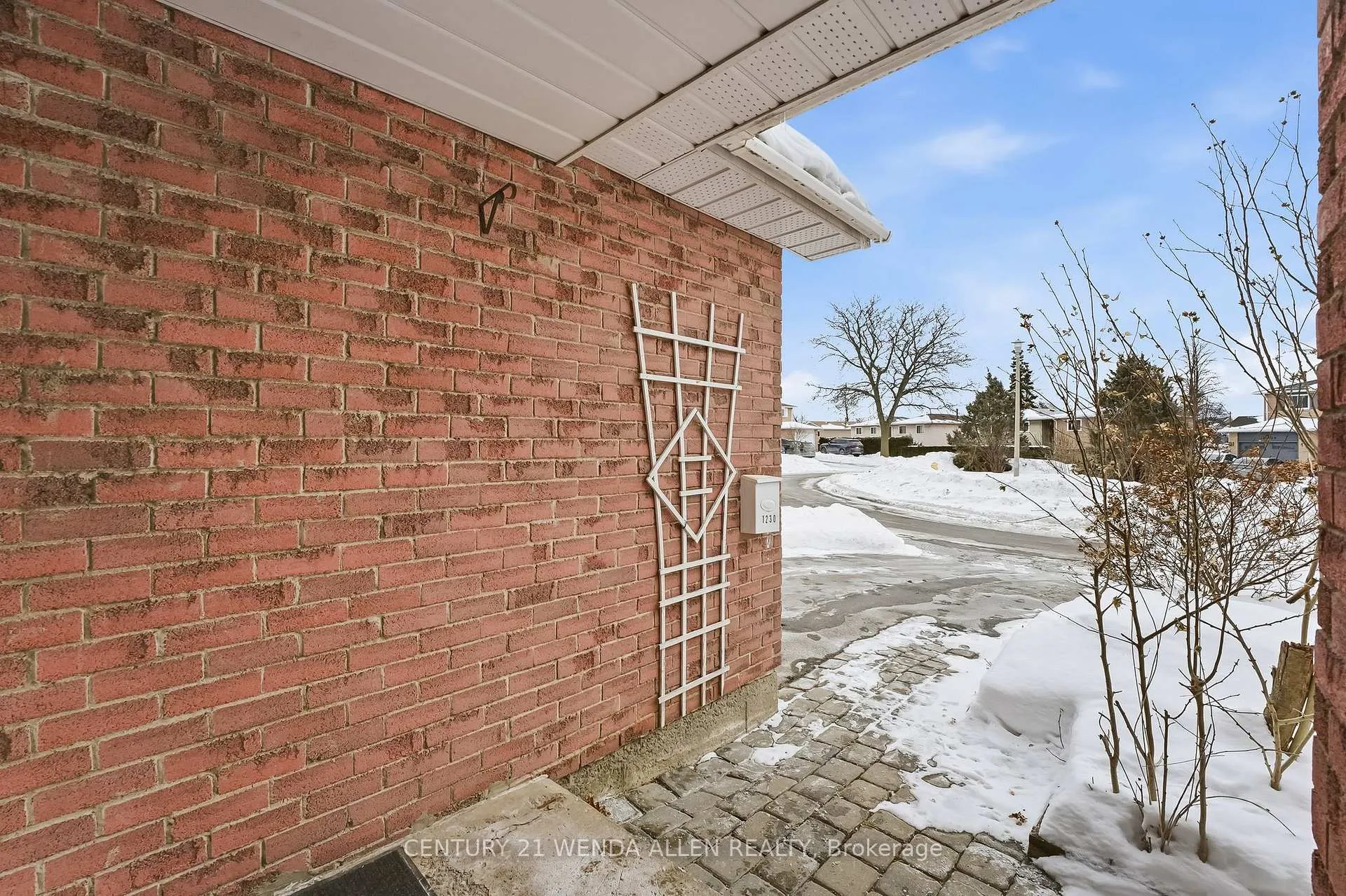 Photo 3 of 1230 Delmark Court, Oshawa, Donevan — HOMEH