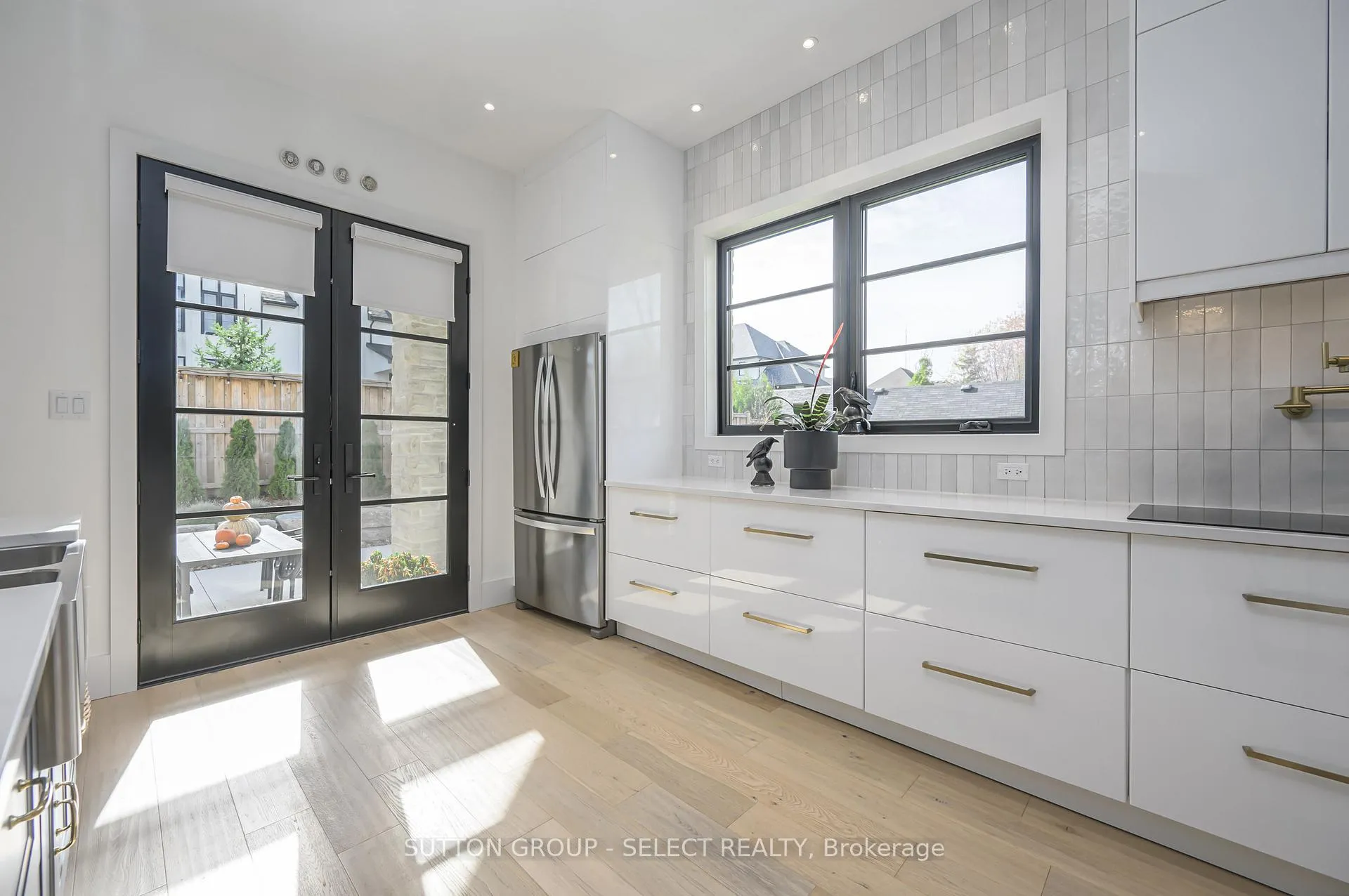 Photo 6 of 185 Commissioners Road E, London, South P — HOMEH