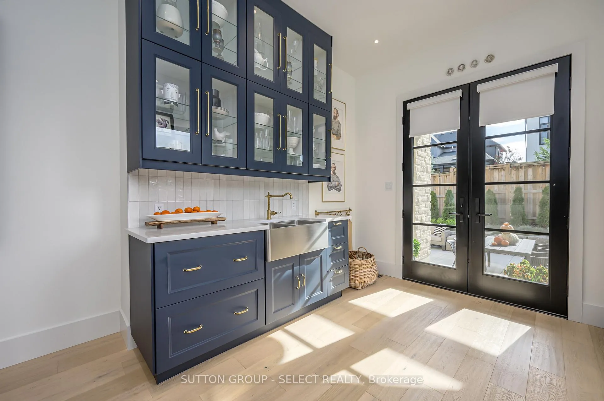 Photo 9 of 185 Commissioners Road E, London, South P — HOMEH