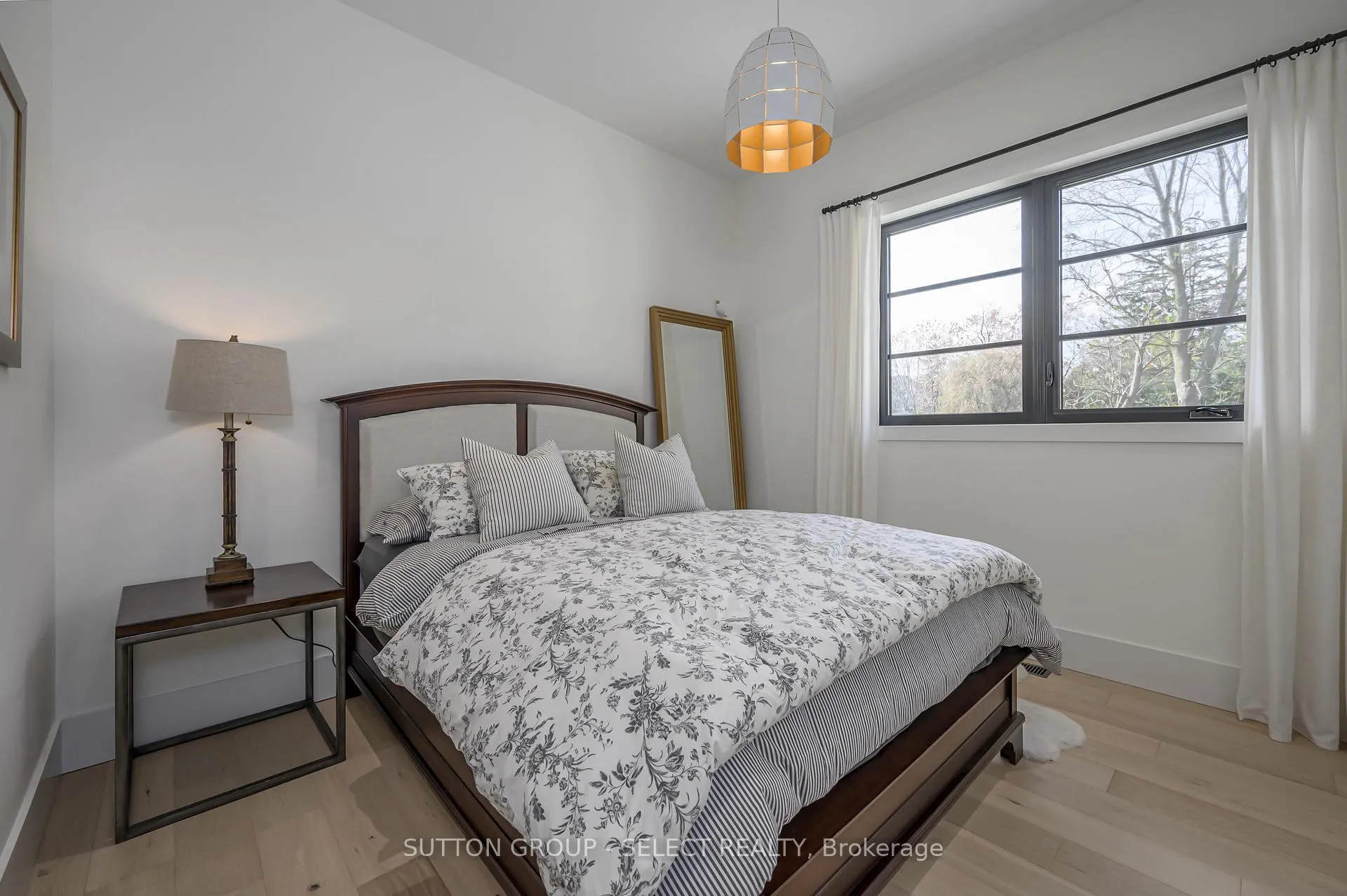 Photo 19 of 185 Commissioners Road E, London, South P — HOMEH
