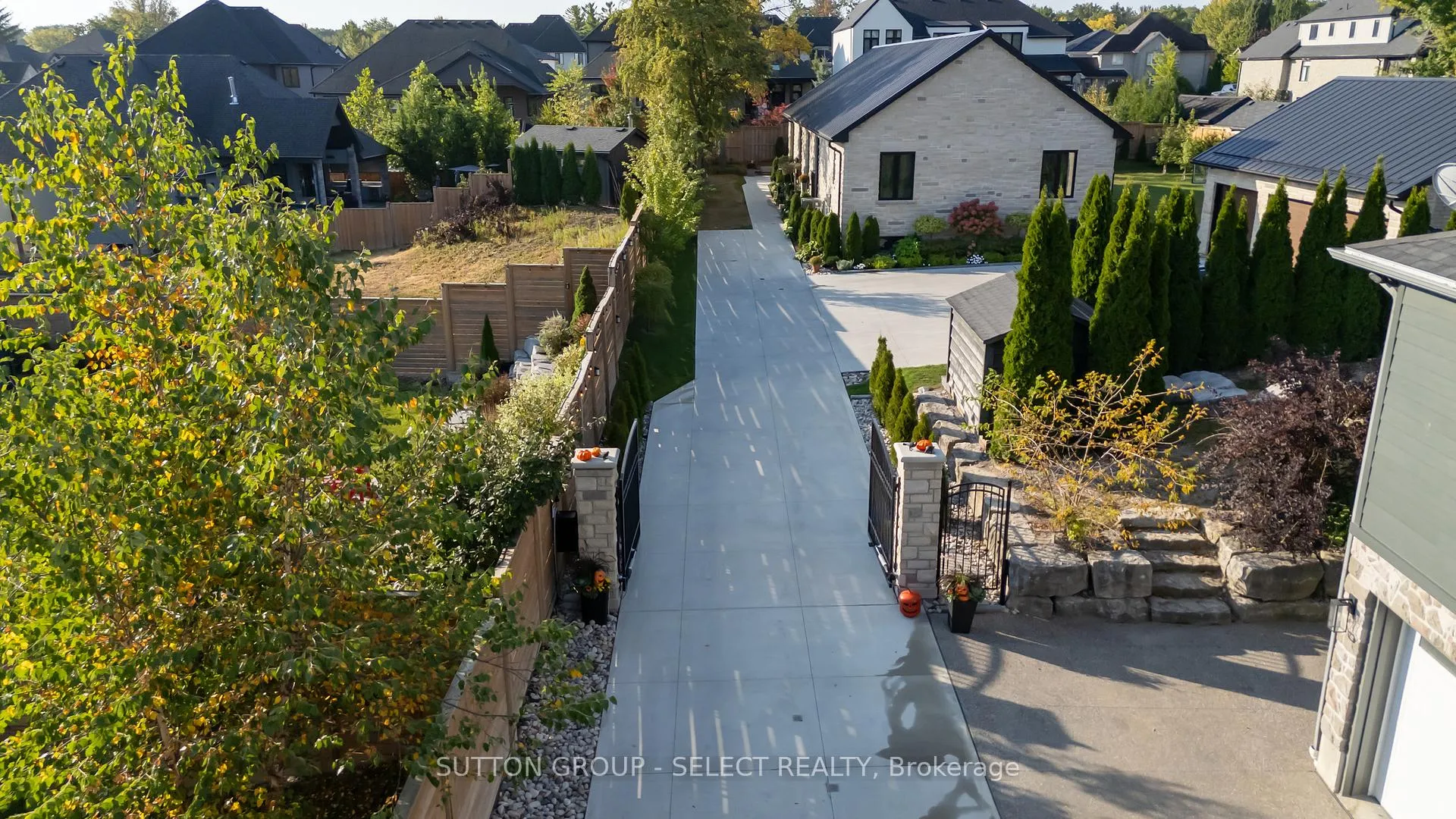 Photo 38 of 185 Commissioners Road E, London, South P — HOMEH