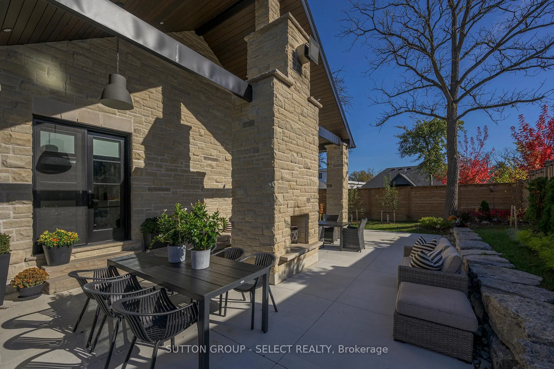 Photo 41 of 185 Commissioners Road E, London, South P — HOMEH