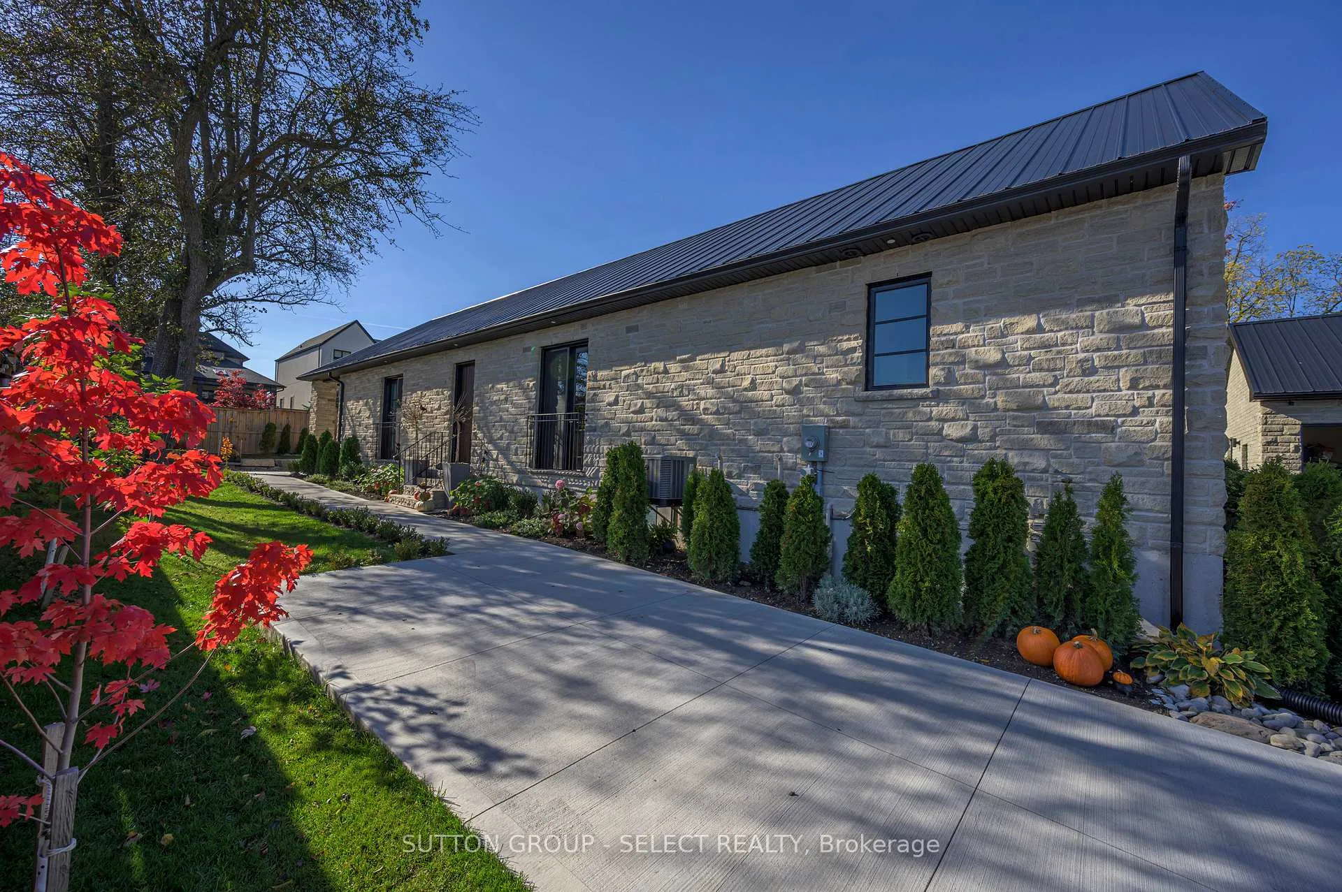 Photo 45 of 185 Commissioners Road E, London, South P — HOMEH