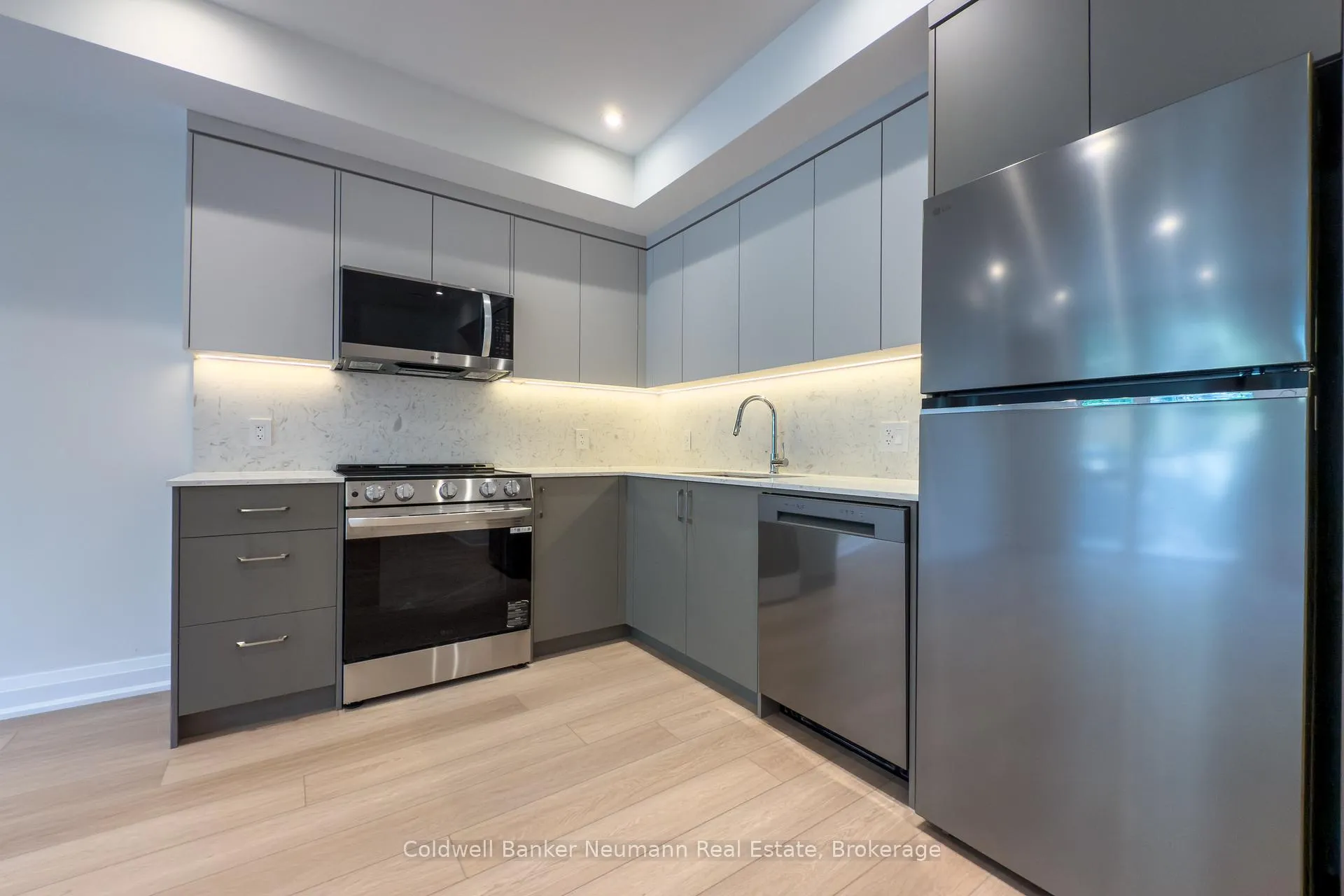Photo 2 of Unit 3, 14 Stevenson Street N, Guelph, St. George's — HOMEH
