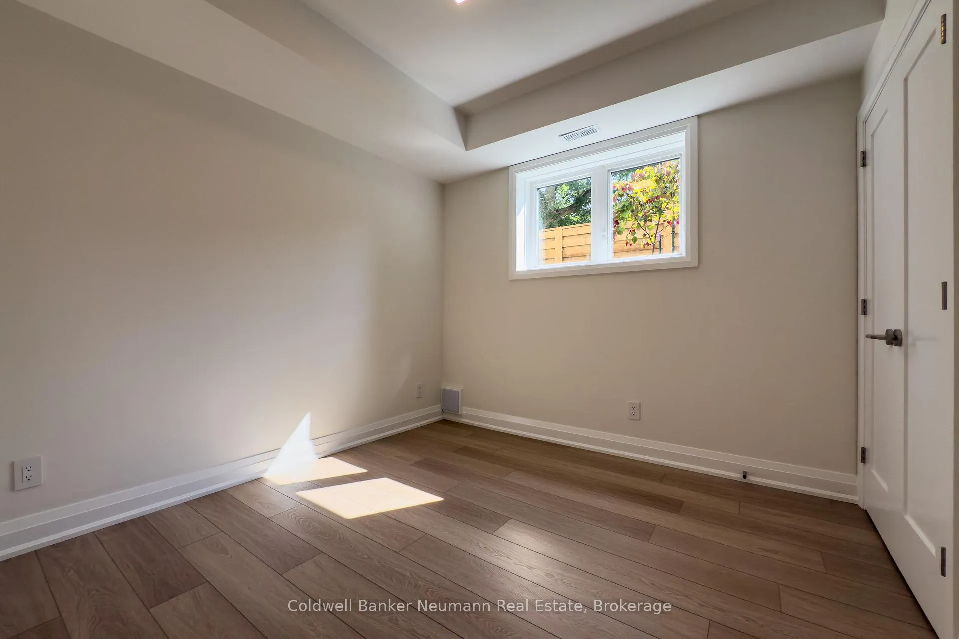Photo 6 of Unit 3, 14 Stevenson Street N, Guelph, St. George's — HOMEH