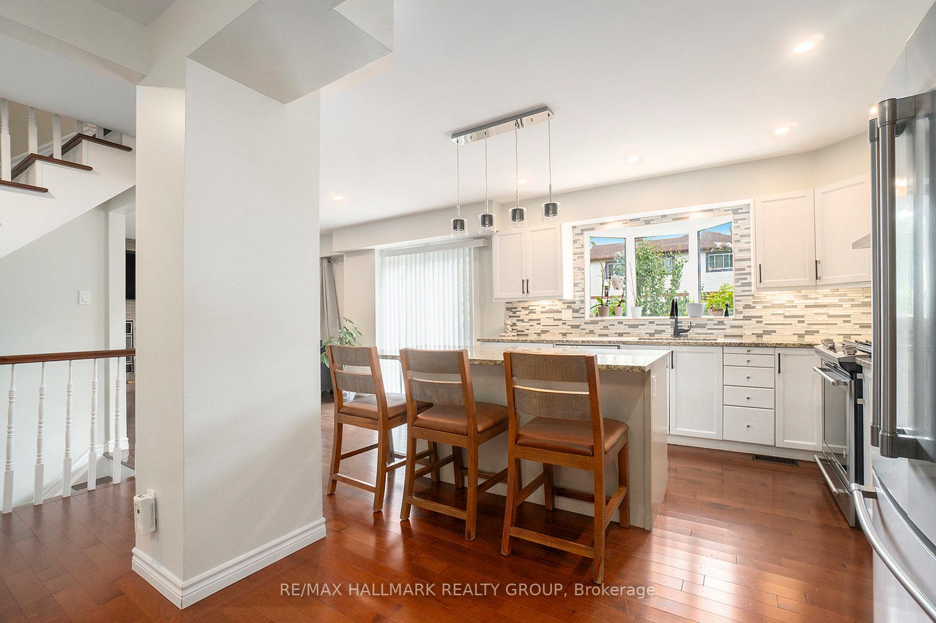 Photo 15 of 11 Ellisson Way, Ottawa, Hunt Club Park — HOMEH