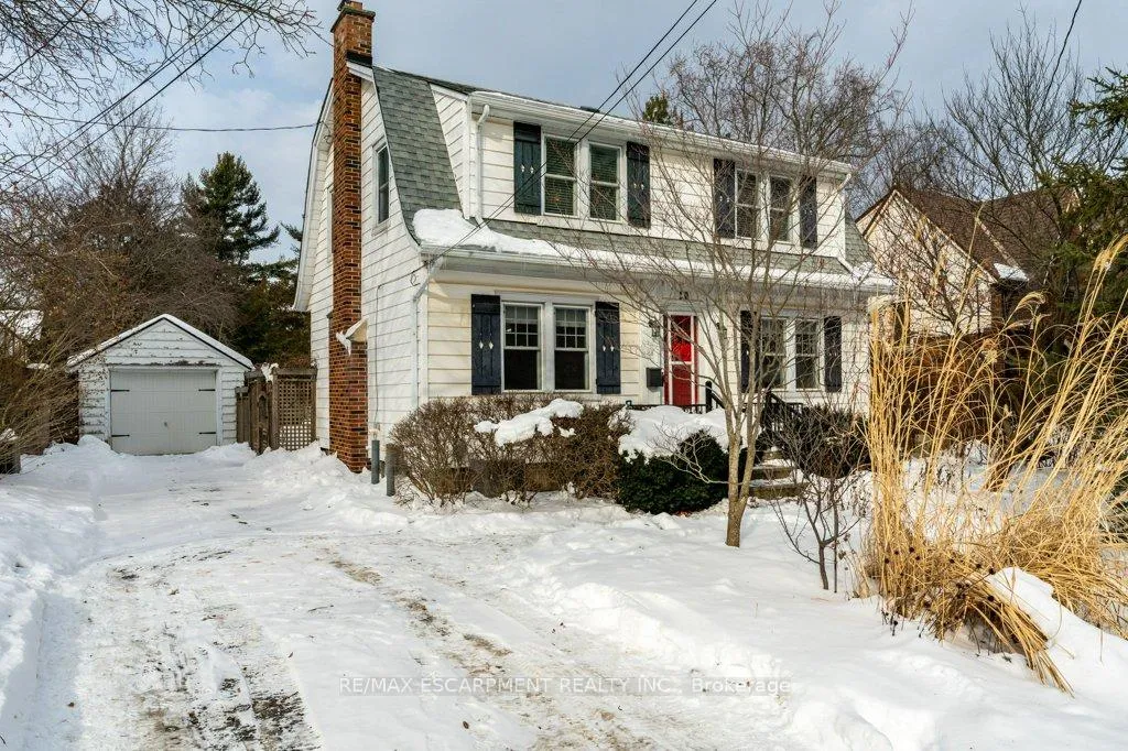 Front of 10 Robinson Street S