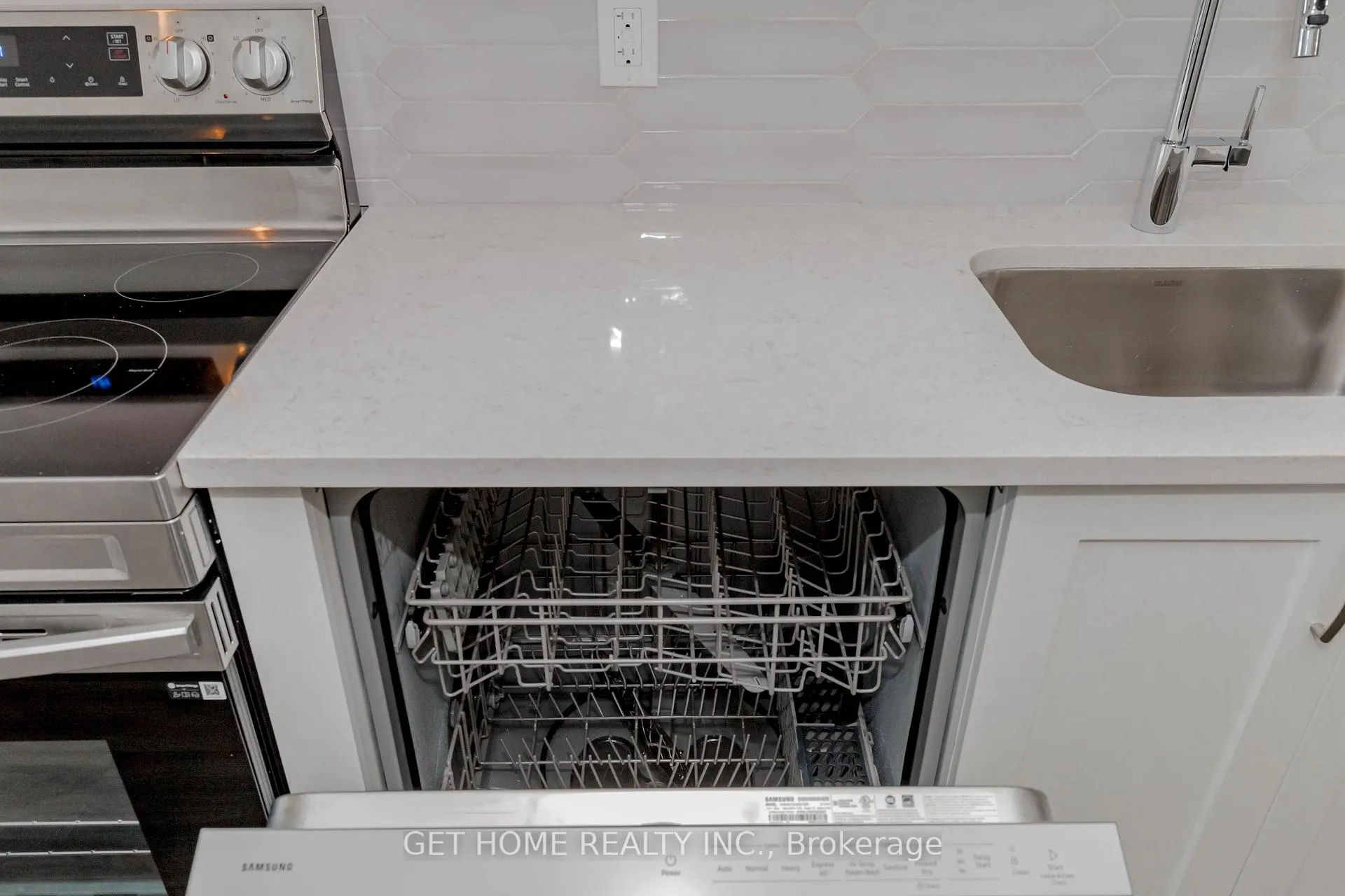 Photo 19 of Unit 512, 480 Gordon Krantz Avenue, Milton, Walker — HOMEH