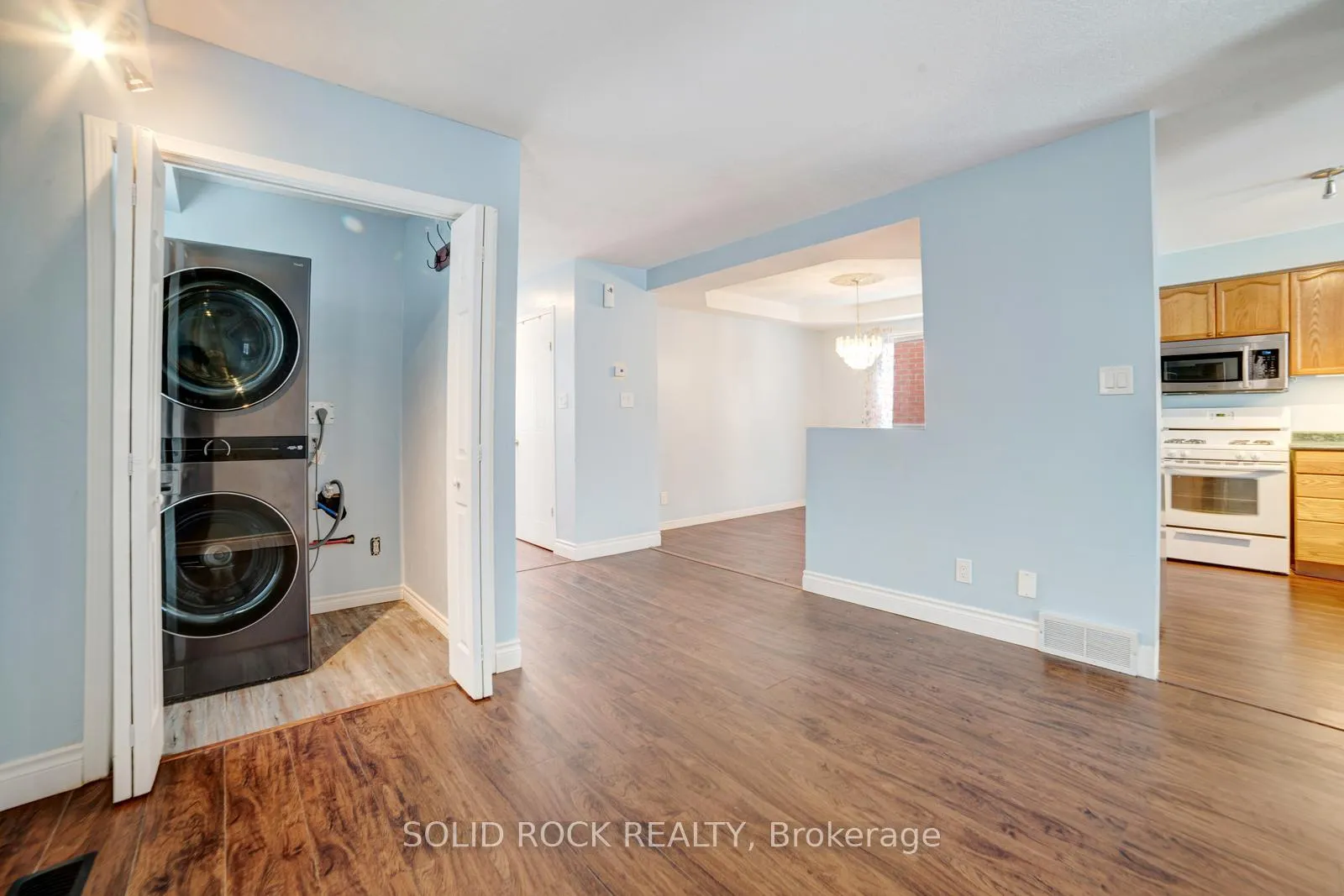 Photo 8 of 224 Pineland Court, Waterloo — HOMEH