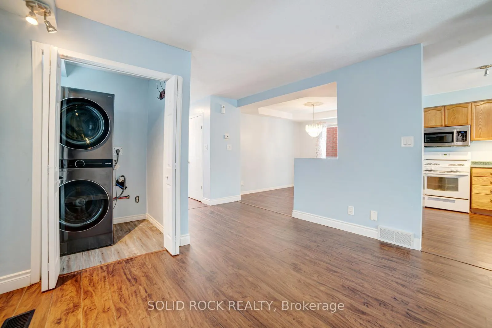Photo 11 of 224 Pineland Court, Waterloo — HOMEH