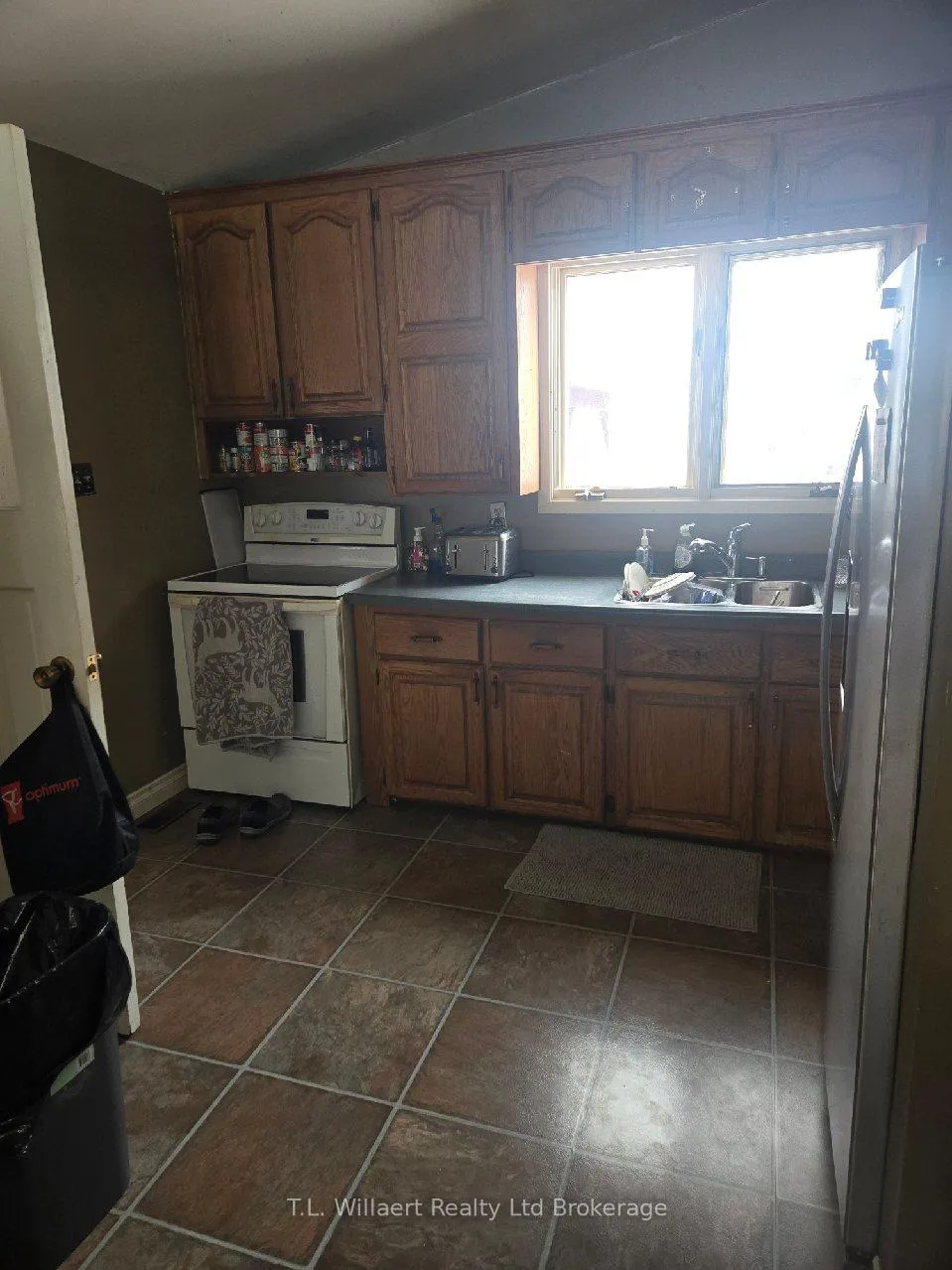 Photo 3 of 76 North Street E, Tillsonburg — HOMEH