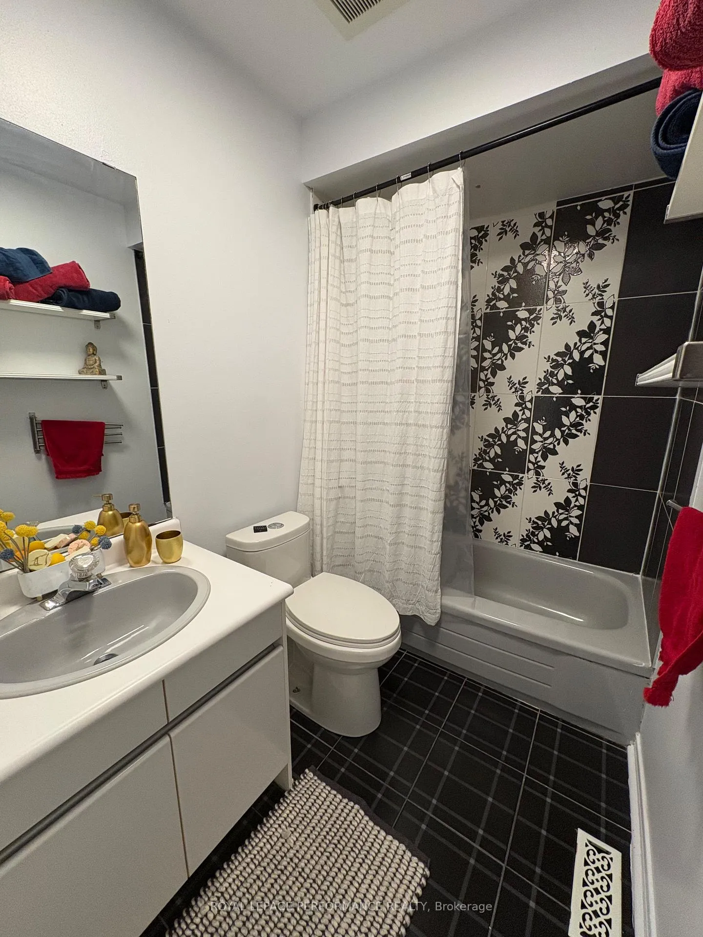 Photo 19 of 104 Blackburn Avenue, Ottawa, Sandy Hill — HOMEH