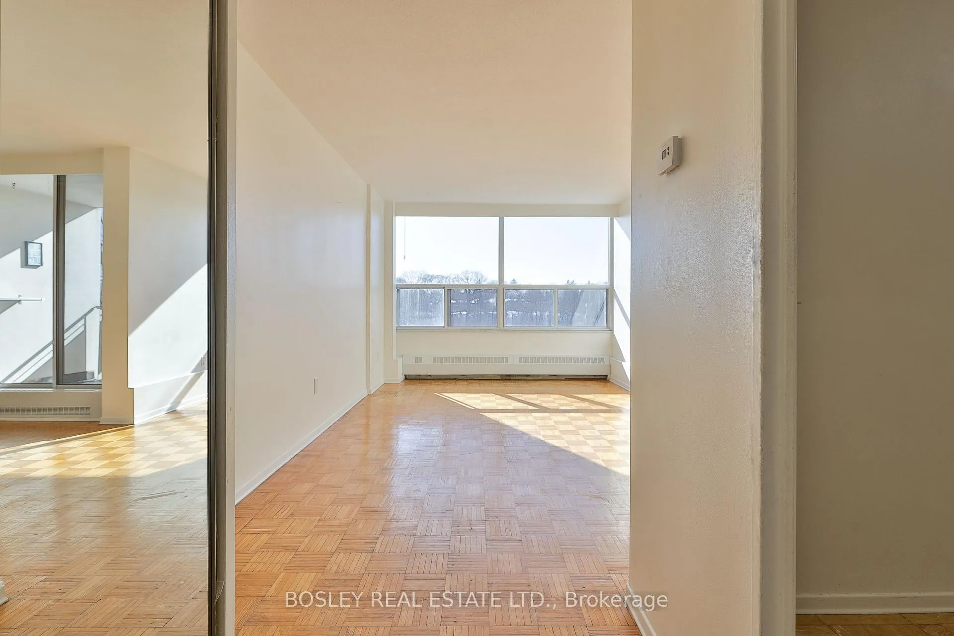 Photo 3 of Unit 404, 60 Pavane Linkway, Toronto, Flemingdon Park — HOMEH