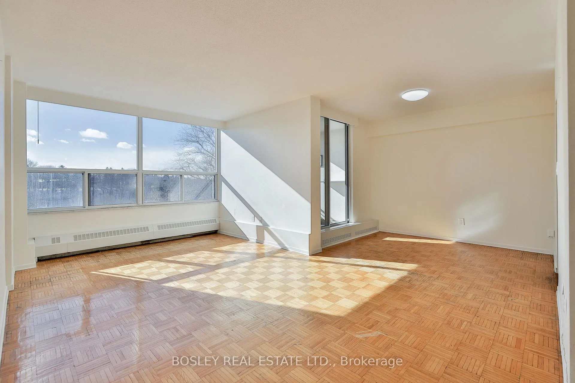 Photo 4 of Unit 404, 60 Pavane Linkway, Toronto, Flemingdon Park — HOMEH