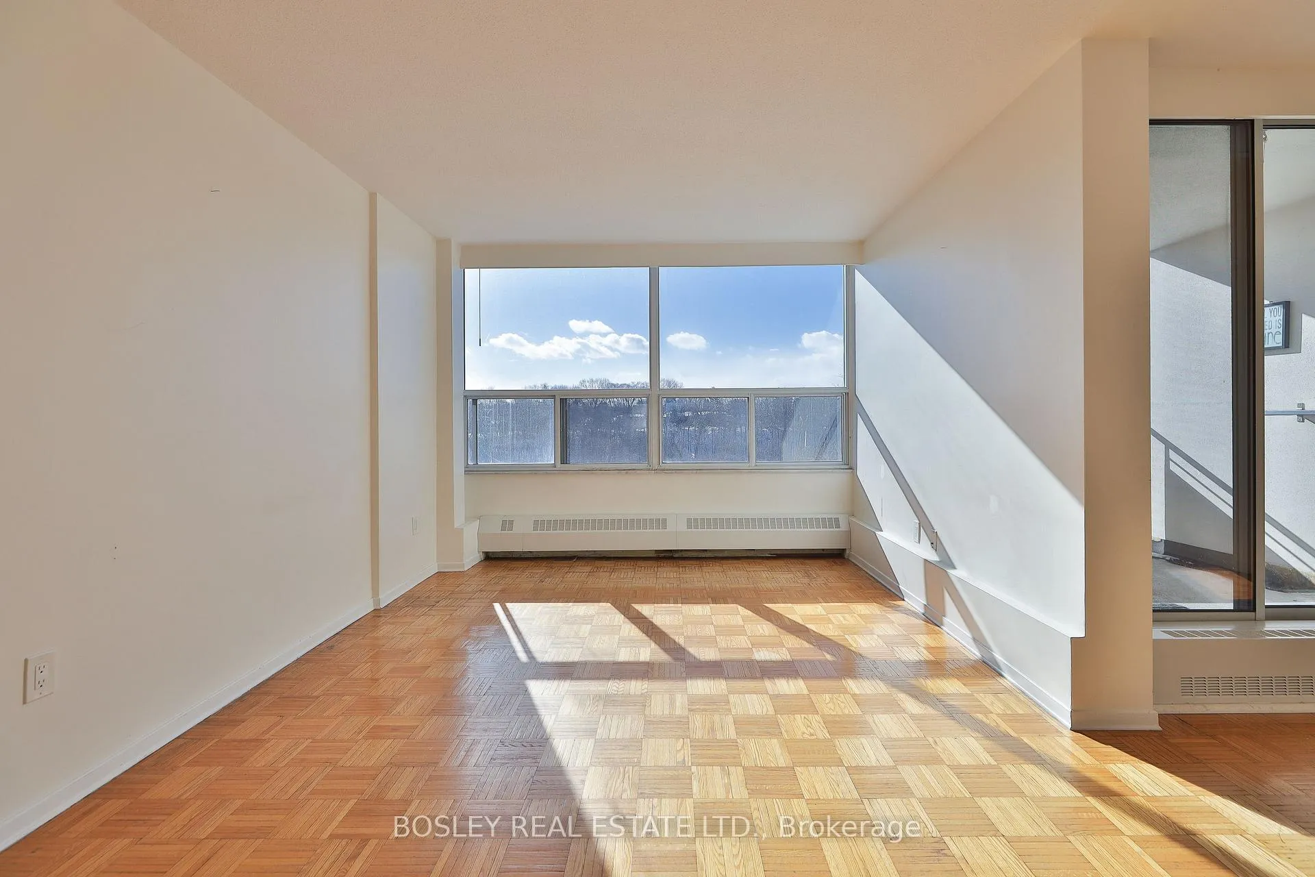 Photo 5 of Unit 404, 60 Pavane Linkway, Toronto, Flemingdon Park — HOMEH