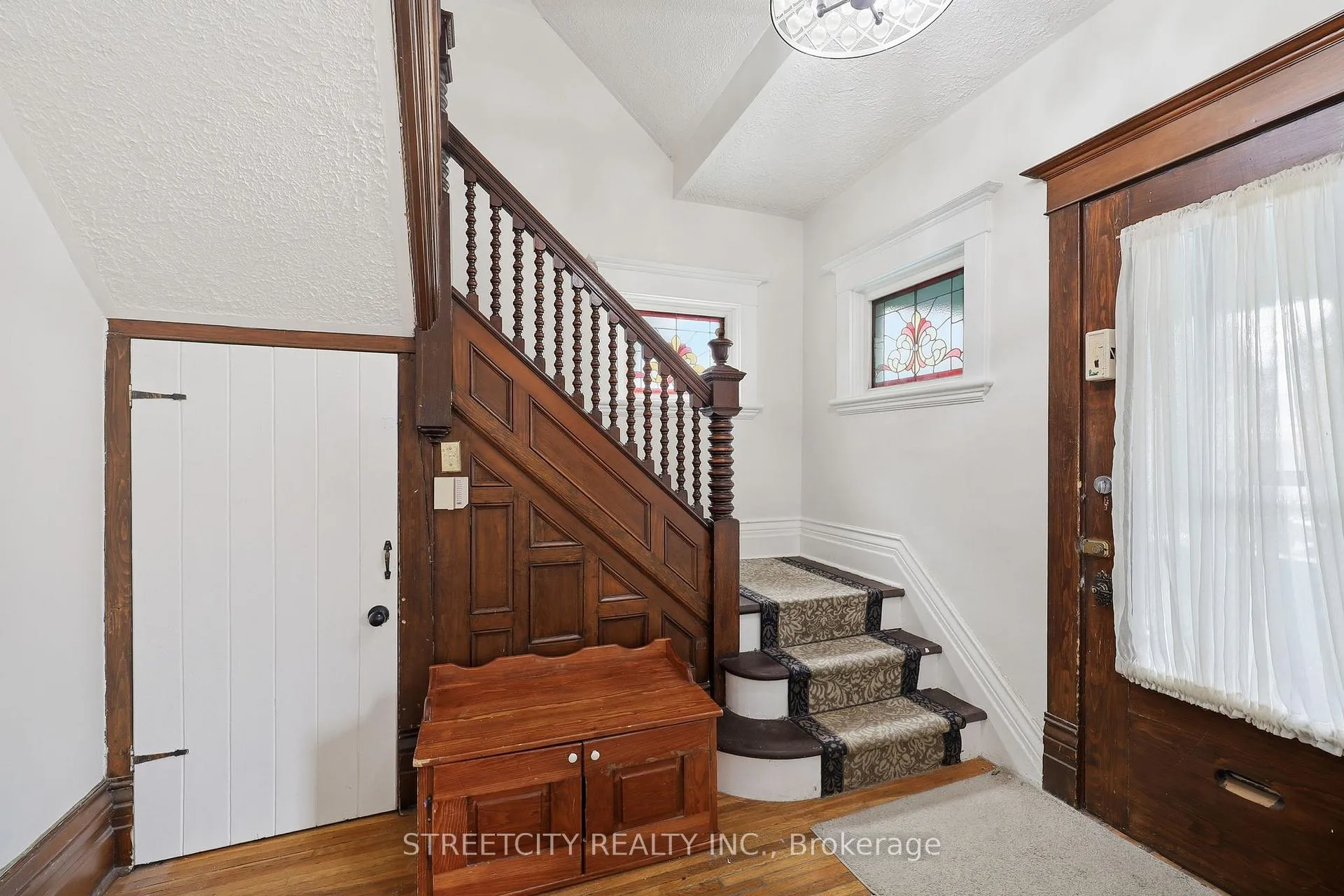 Photo 5 of 8 Bellevue Avenue, London, South F — HOMEH