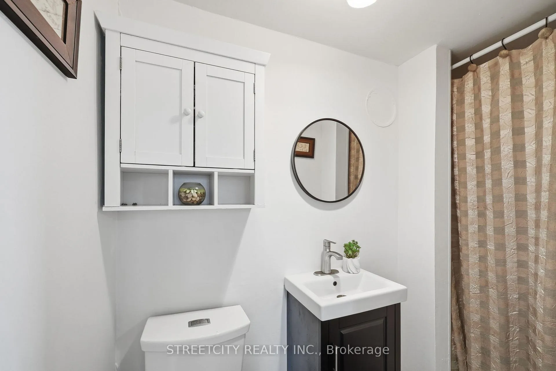 Photo 10 of 8 Bellevue Avenue, London, South F — HOMEH