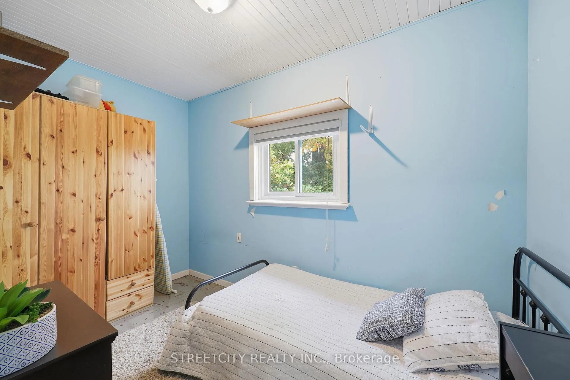 Photo 17 of 8 Bellevue Avenue, London, South F — HOMEH