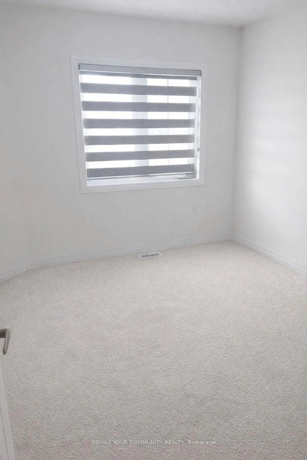 Photo 6 of 39 Niagara Drive, Thorold, Rolling Meadows — HOMEH