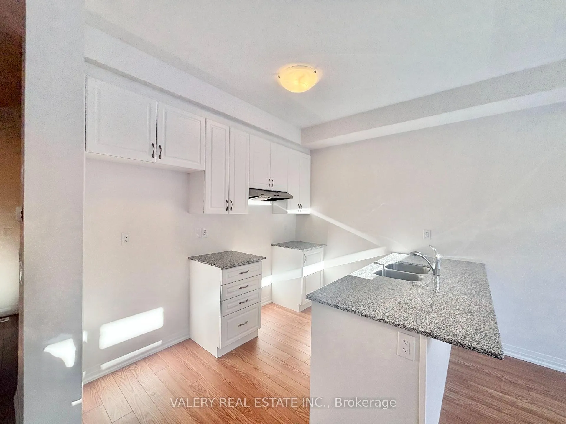 Photo 3 of Unit 24, 474 Provident Wy Way, Hamilton, Mount Hope — HOMEH