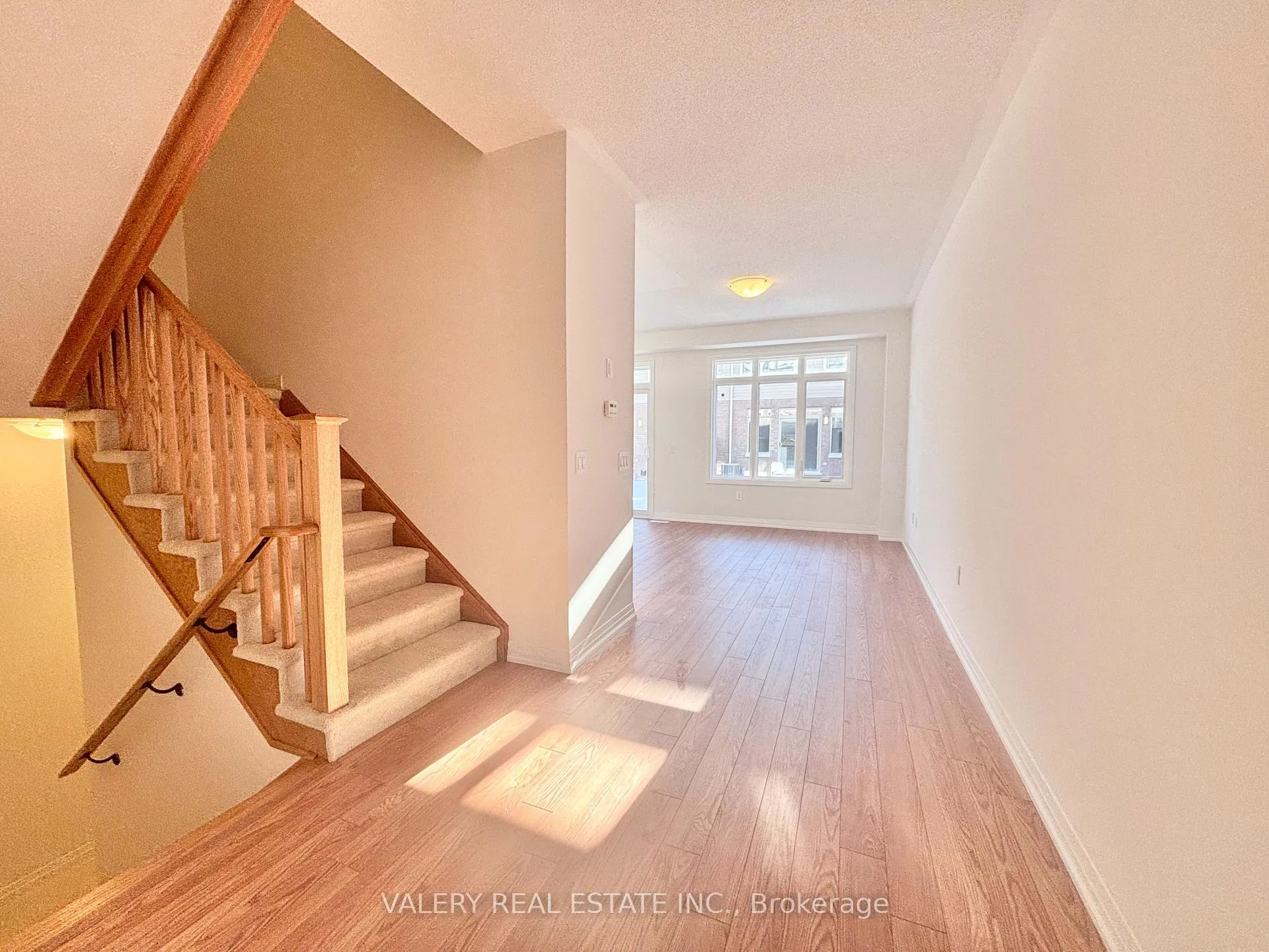 Photo 4 of Unit 24, 474 Provident Wy Way, Hamilton, Mount Hope — HOMEH