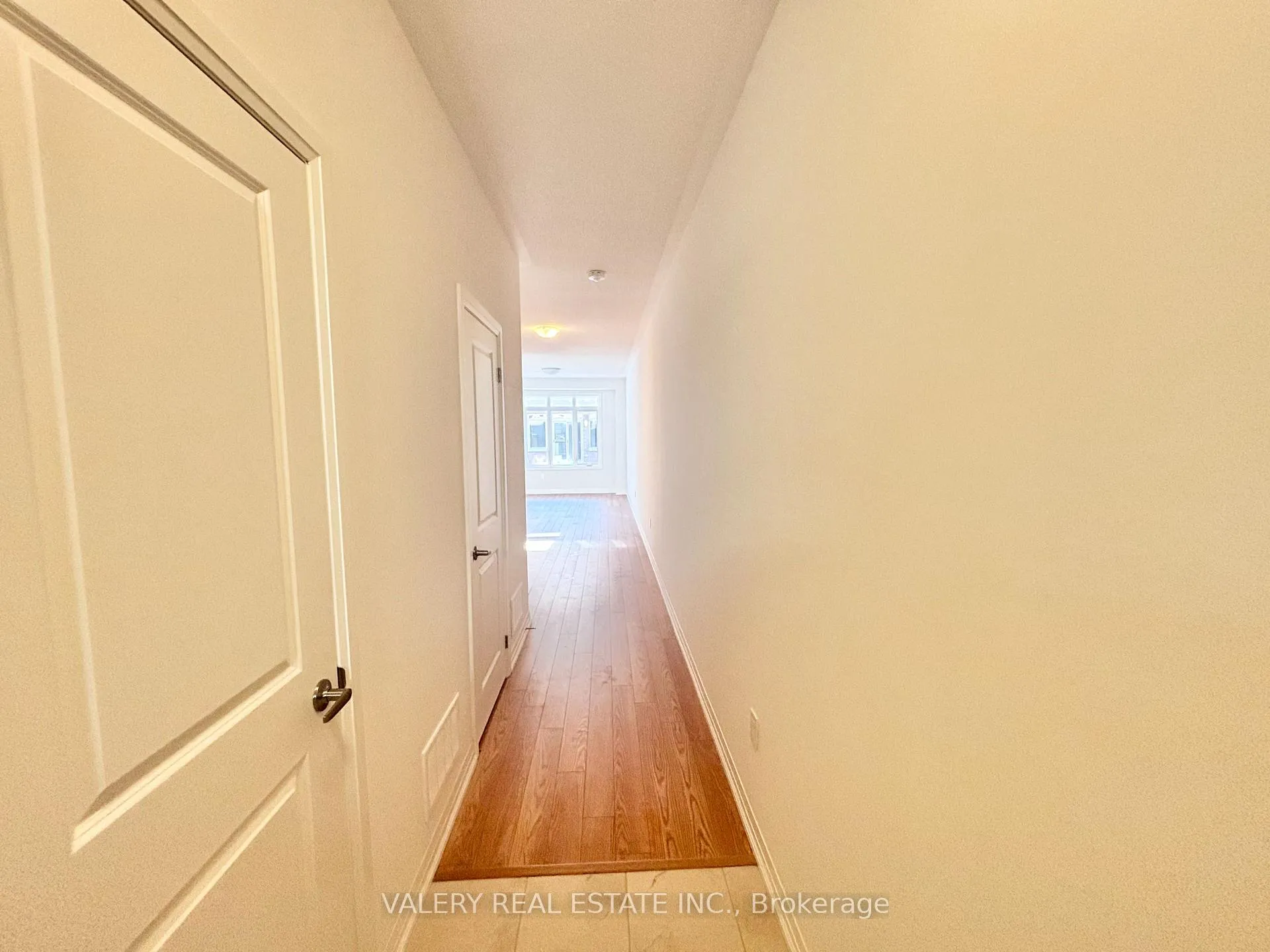 Photo 5 of Unit 24, 474 Provident Wy Way, Hamilton, Mount Hope — HOMEH