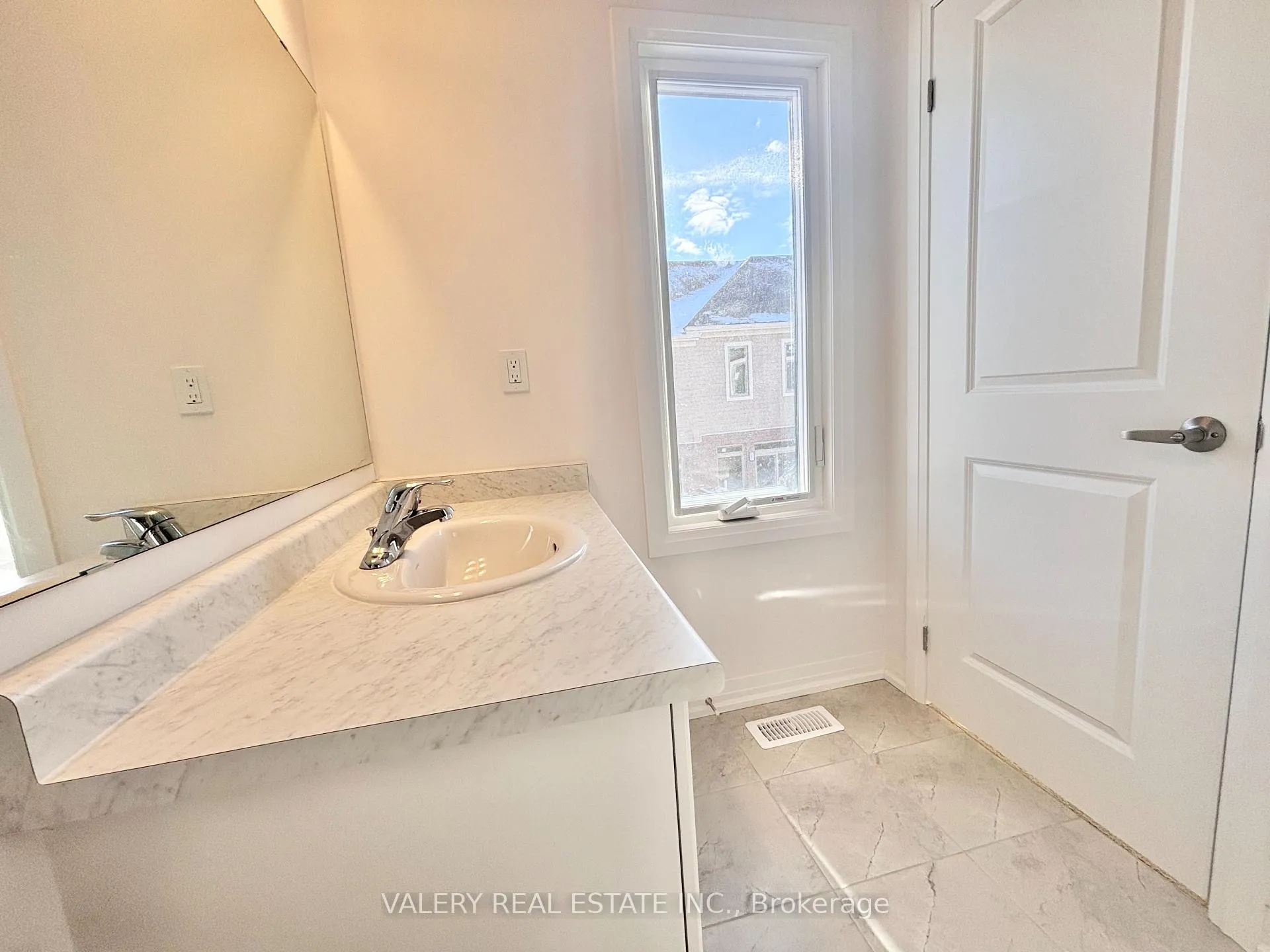 Photo 11 of Unit 24, 474 Provident Wy Way, Hamilton, Mount Hope — HOMEH