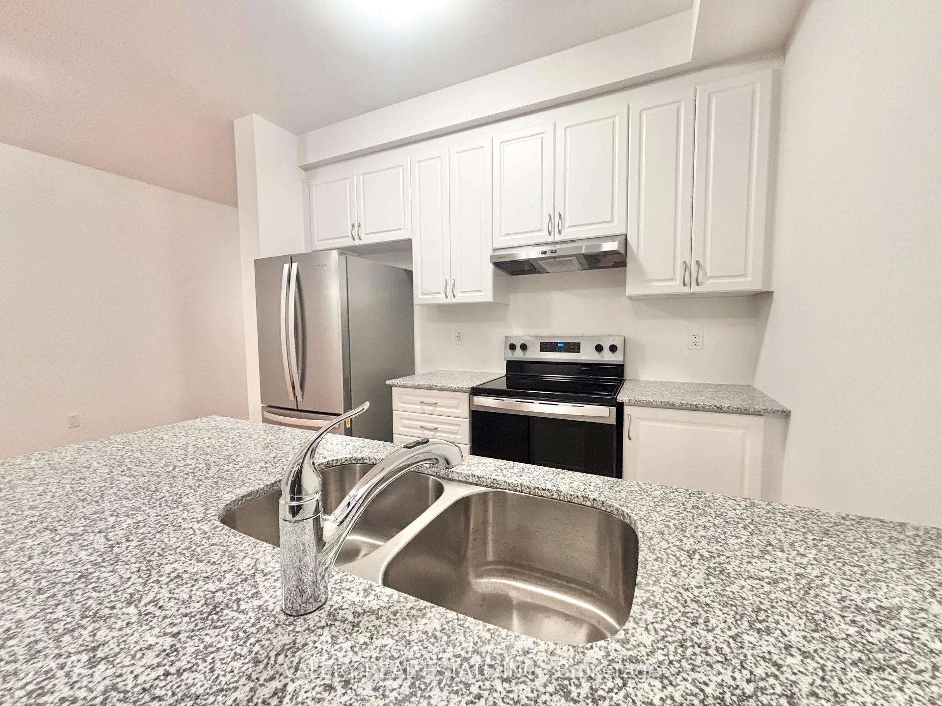 Photo 14 of Unit 24, 474 Provident Wy Way, Hamilton, Mount Hope — HOMEH