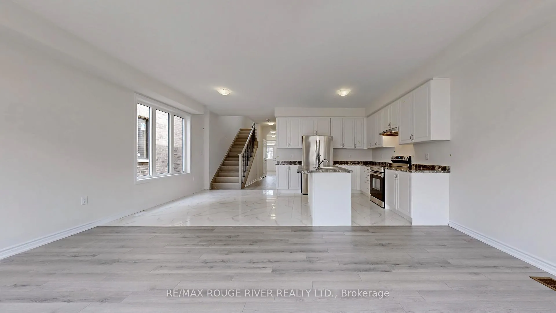 Photo 4 of 15 Prudhoe Terrace, Barrie, Rural Barrie Southeast — HOMEH