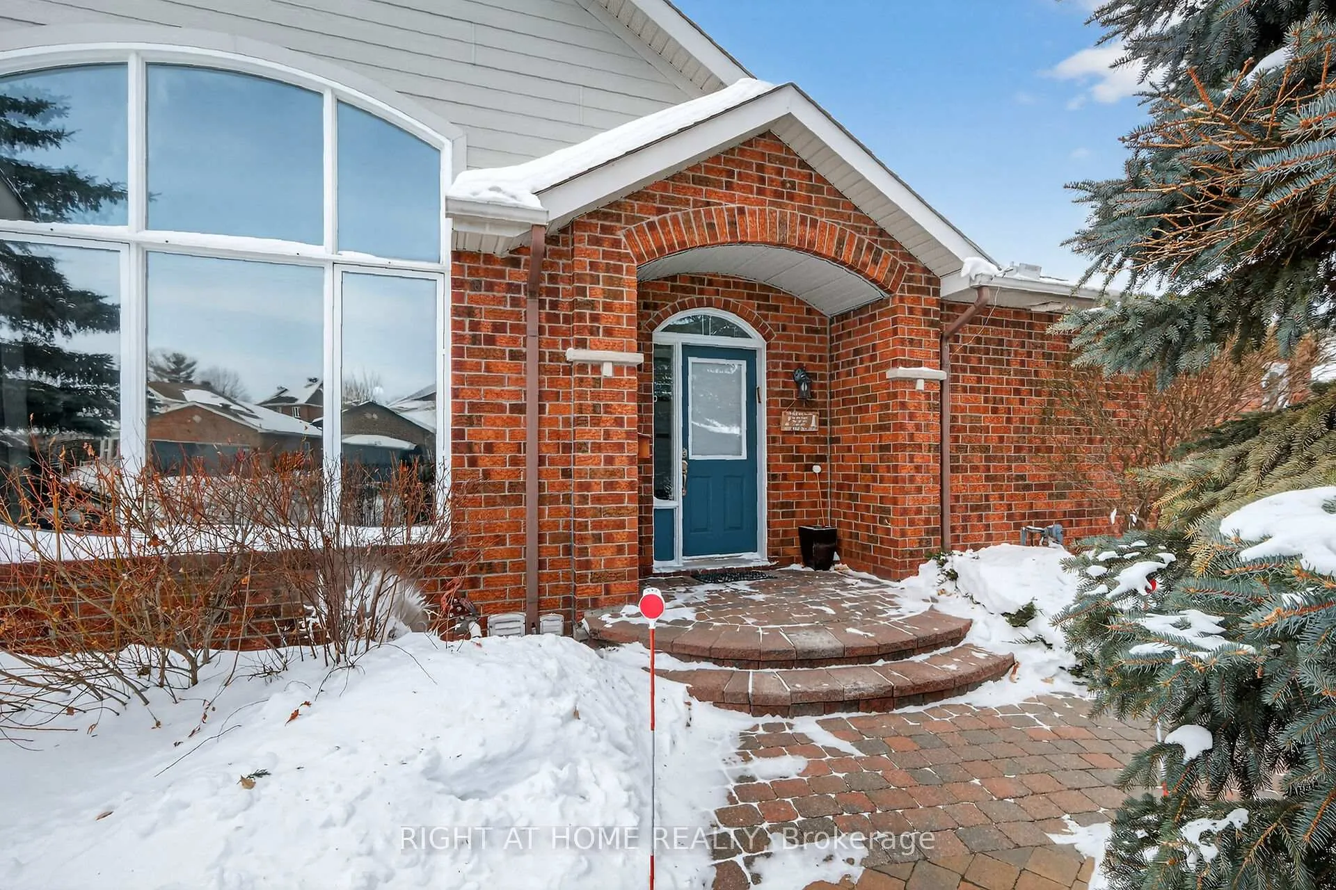 Photo 3 of 98 Waterthrush Crescent, Ottawa, Kanata - Bridlewood — HOMEH