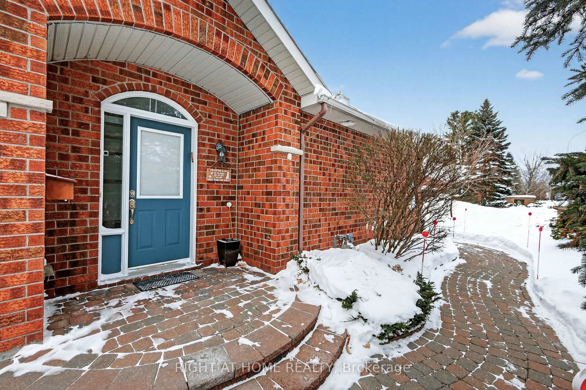 Photo 4 of 98 Waterthrush Crescent, Ottawa, Kanata - Bridlewood — HOMEH