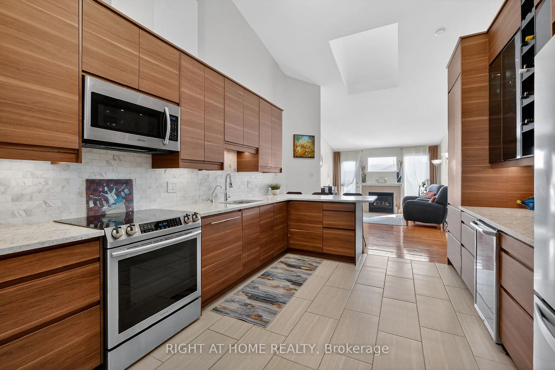 Photo 16 of 98 Waterthrush Crescent, Ottawa, Kanata - Bridlewood — HOMEH