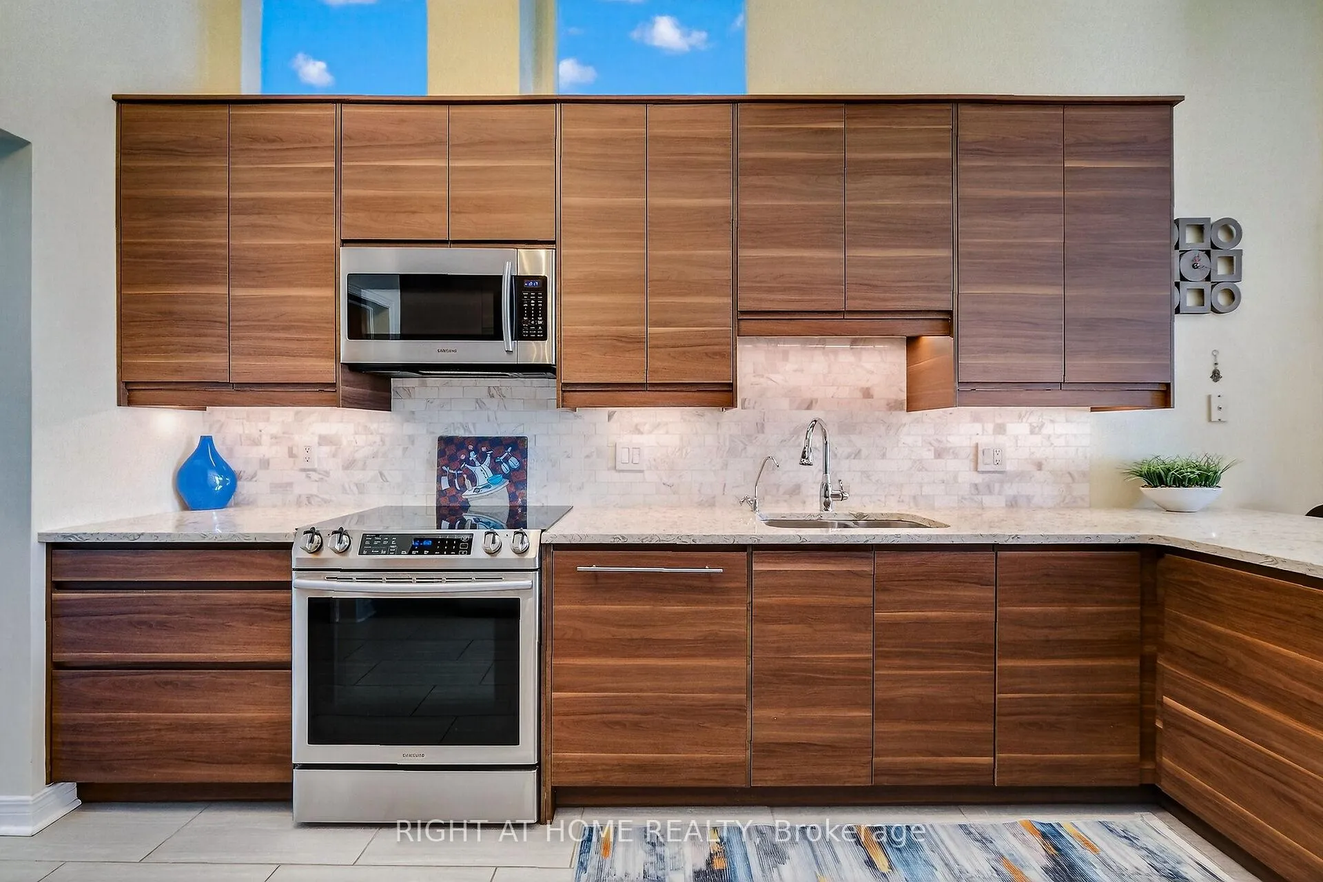 Photo 17 of 98 Waterthrush Crescent, Ottawa, Kanata - Bridlewood — HOMEH